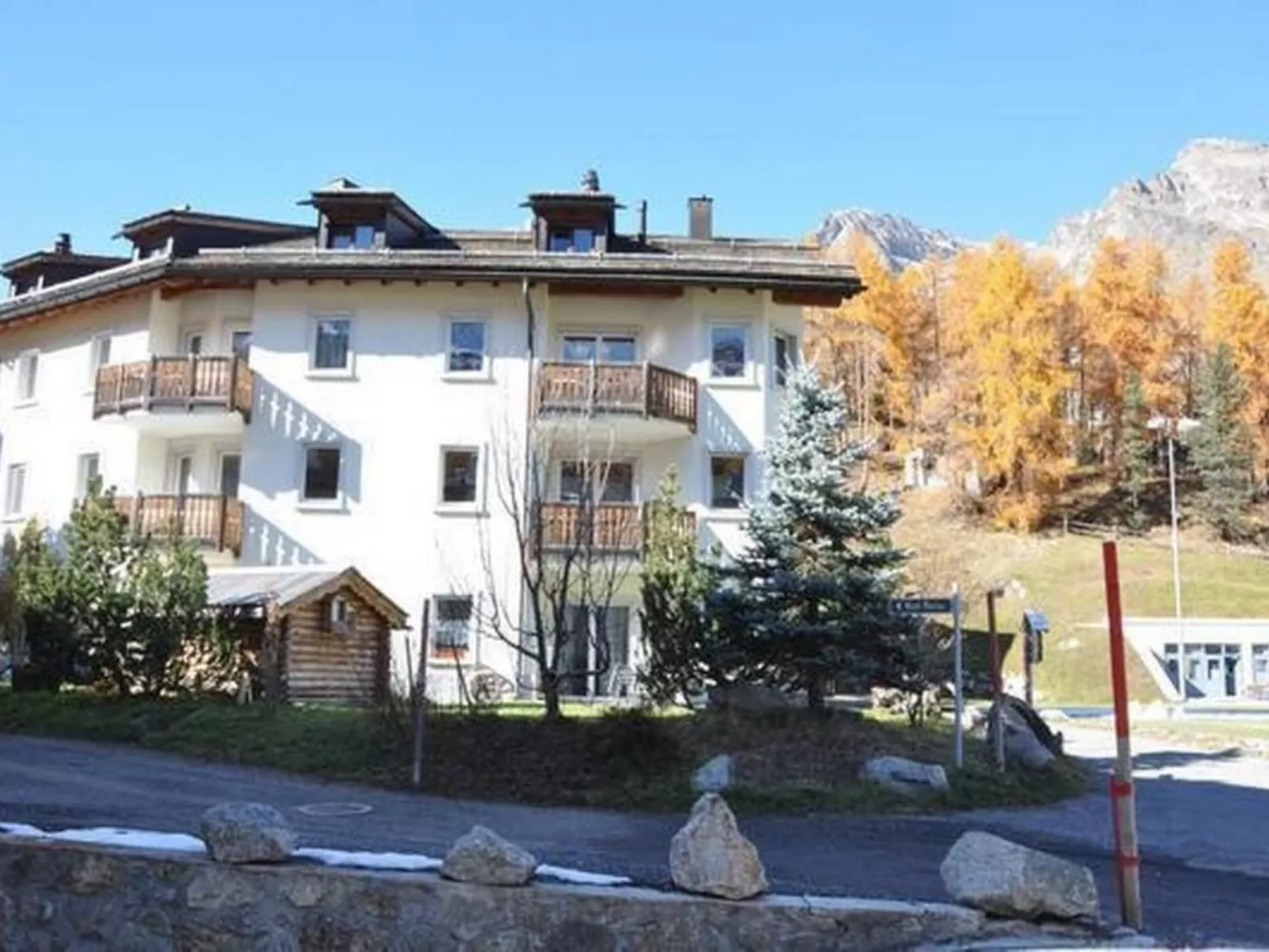 Chesa Sunasain V7-Buiten