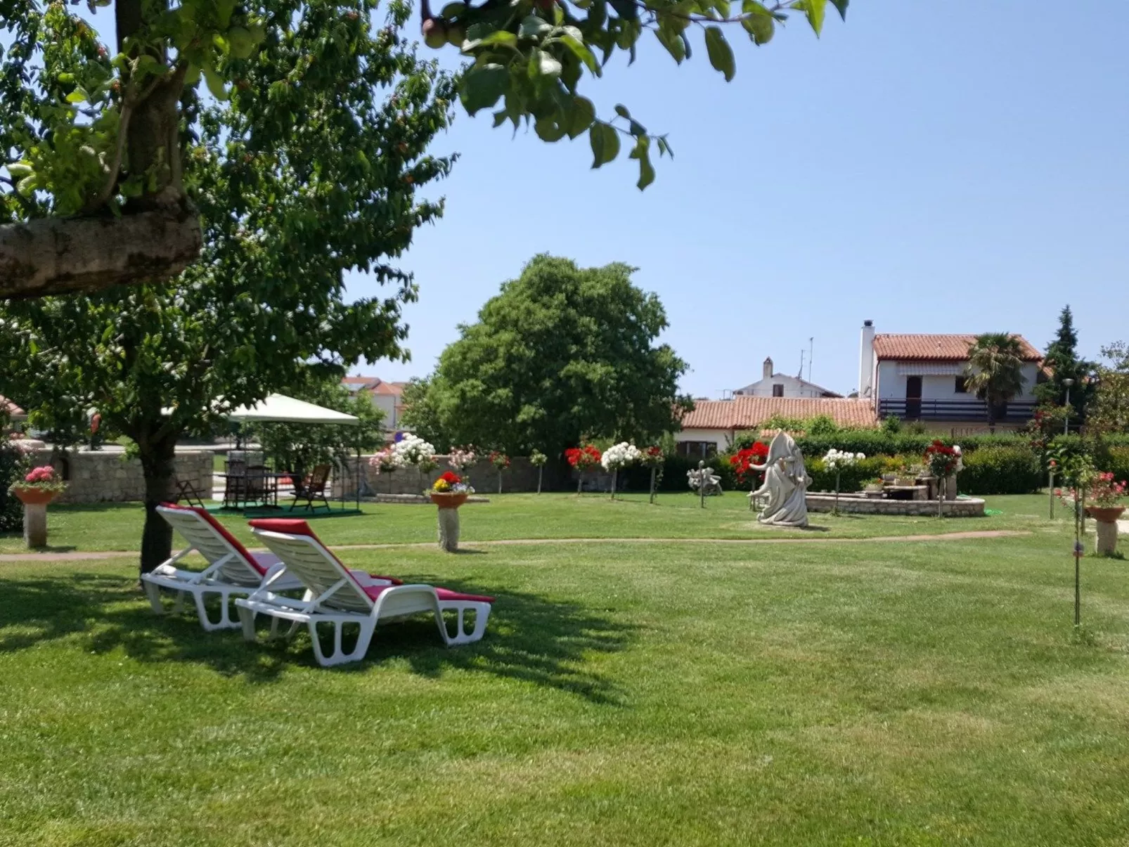 Villa Linet 8.-Buiten