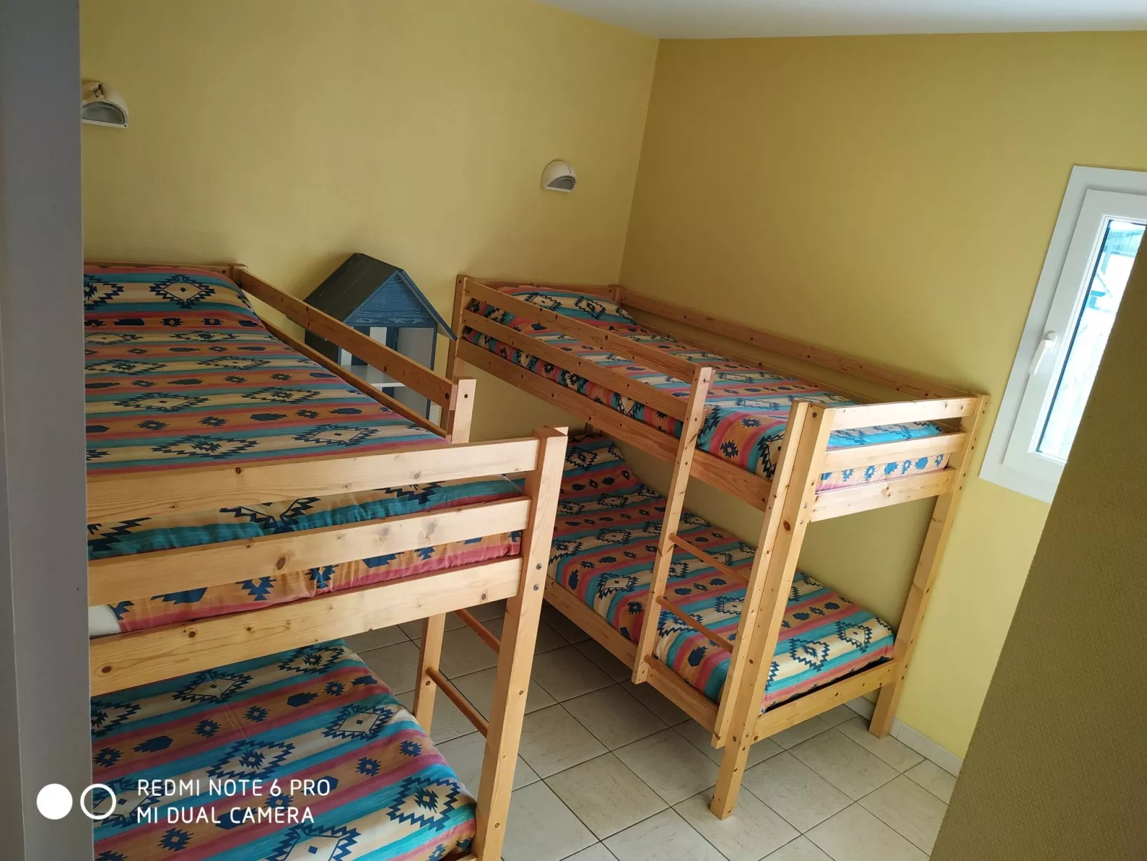 Haus am Meer, die Füße im Sand-Binnen