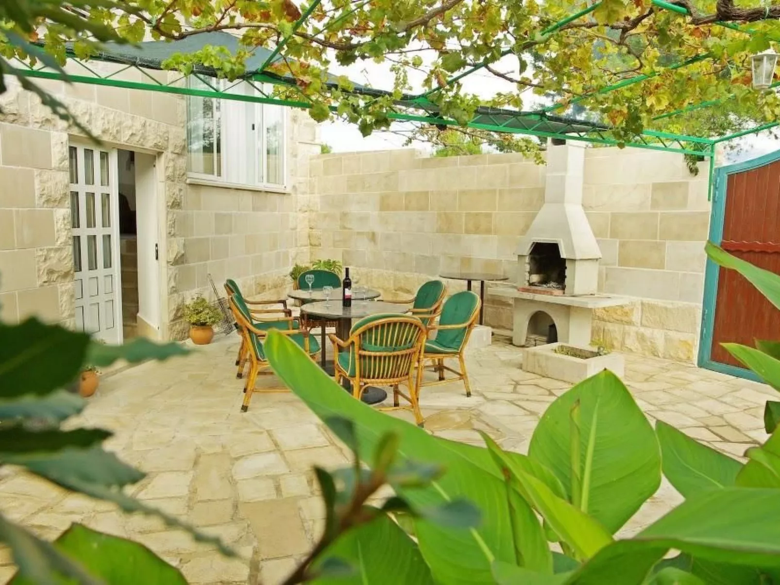 Unabhaengige Ferienwohnung in Sumartin mit Grill-Buiten