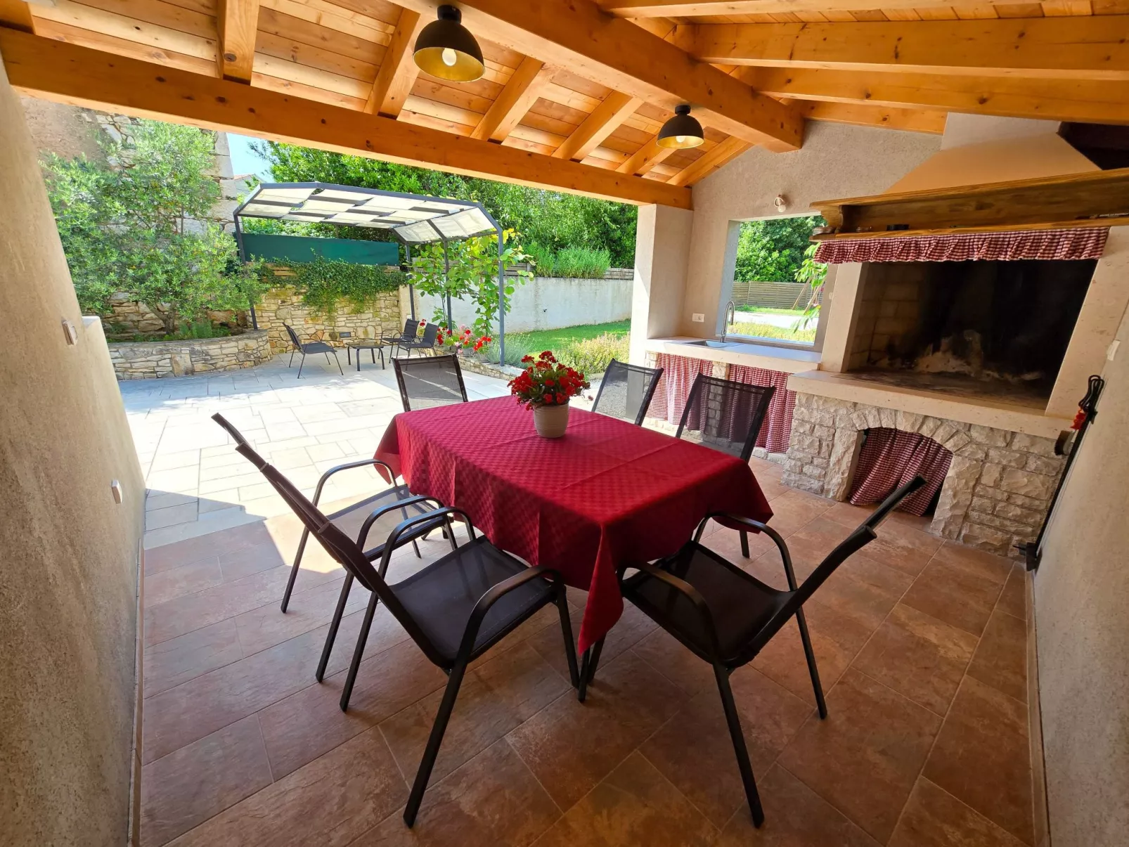 Typisch istrisches Steinhaus Brnistra in Rakalj-Buiten