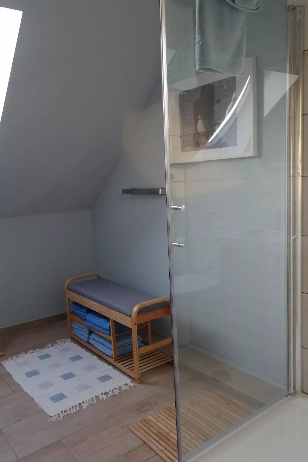 Gemütliches Dachgeschoss-Apartement mit Seeblick und großem Garten am Wasser-Binnen