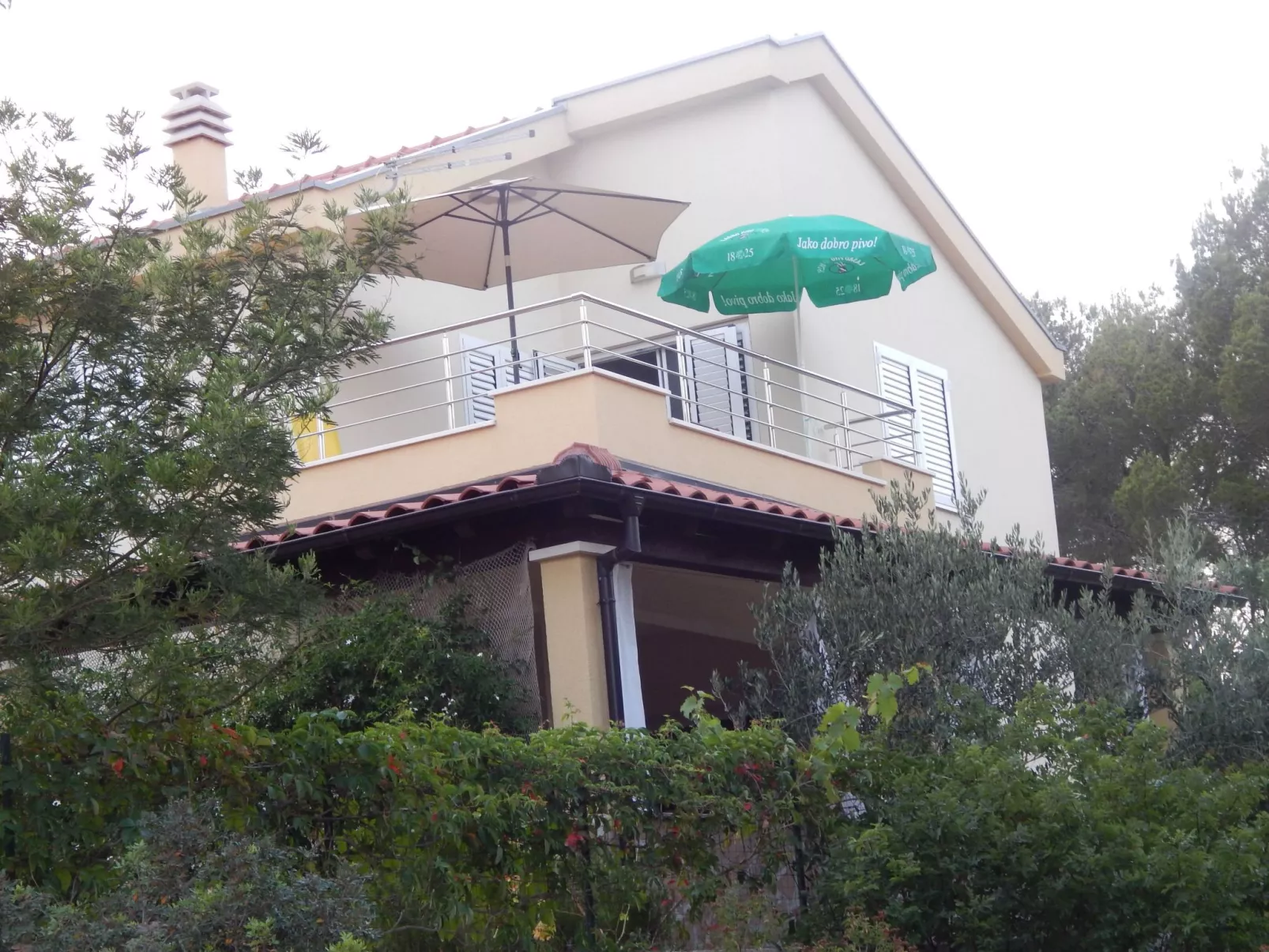 Für 4 Personen ca. 60 m&sup2; in Milna auf Brac, Adriaküste Kroatien (Kroatisch-Buiten