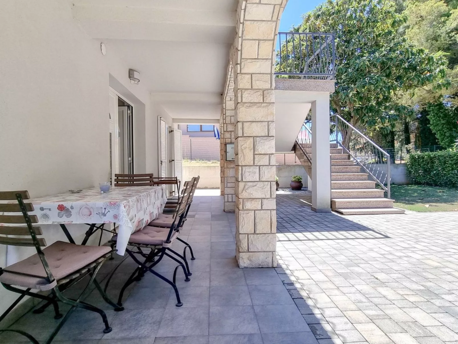Für 4 Personen ca. 80 m&sup2; in Novigrad, Adriaküste Kroatien (Westküste von I-Buiten