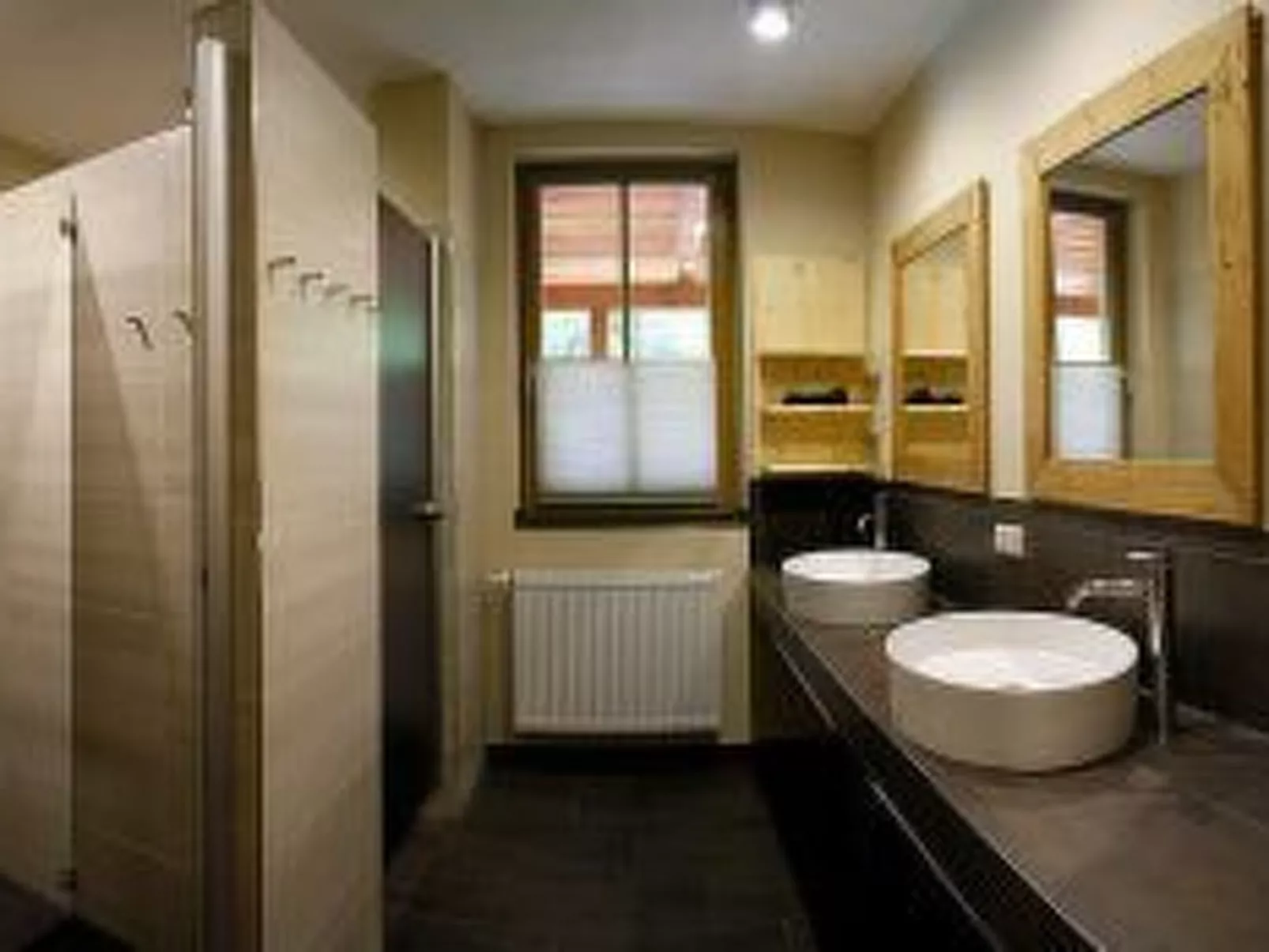 Urgemütliche Gruppenhütte mit Gartensauna-Binnen