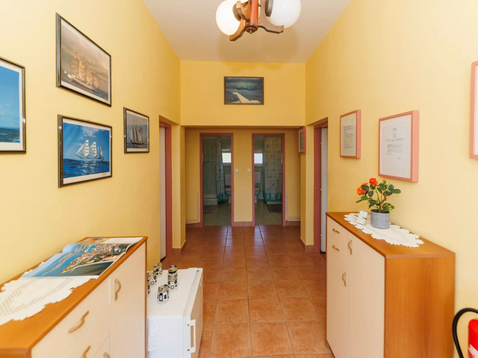 "Zara" mit Blick auf das Wasser-Binnen