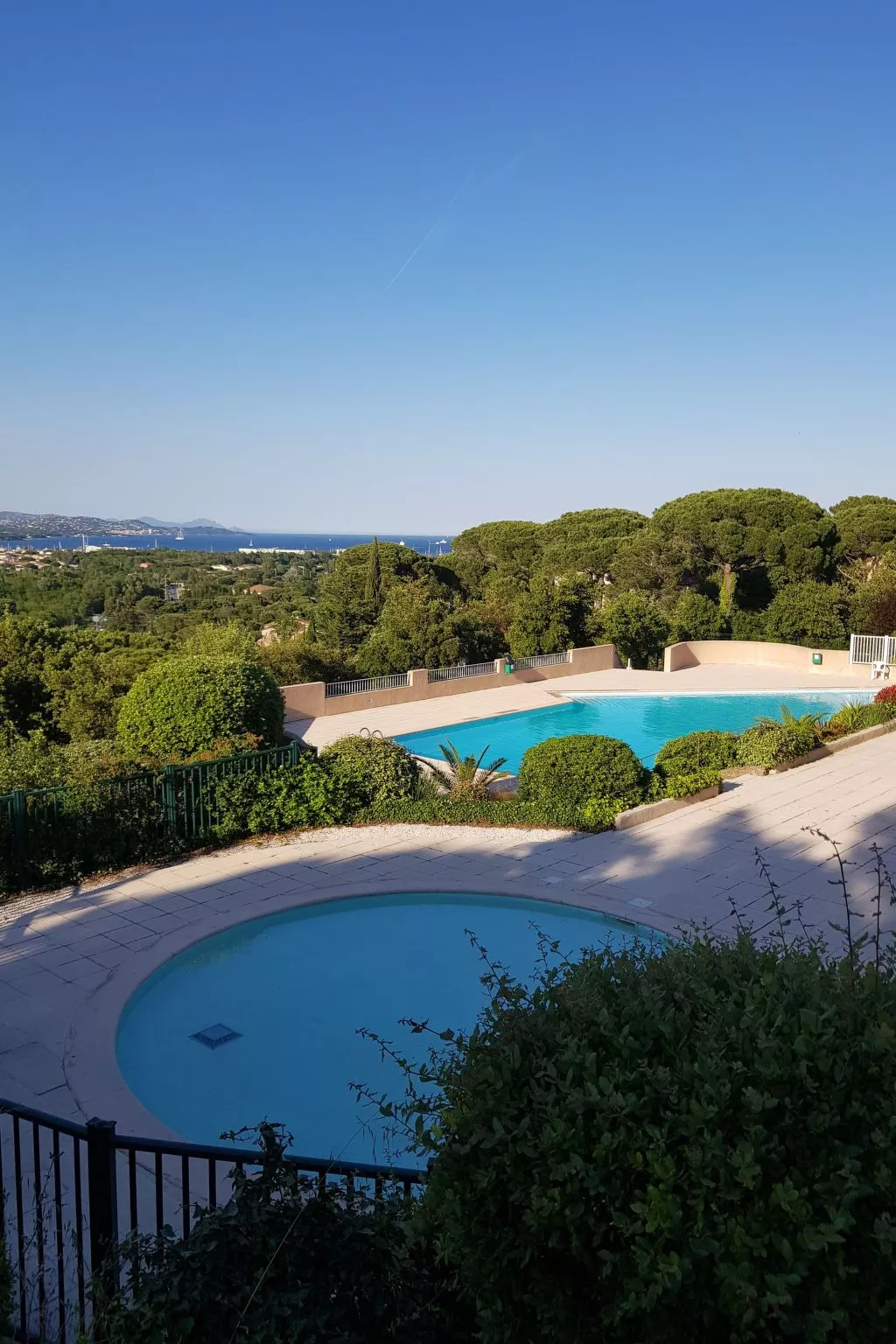 Anlage mit Tennisplatz und 3 Gemeinschaftspools-Image-tags.info