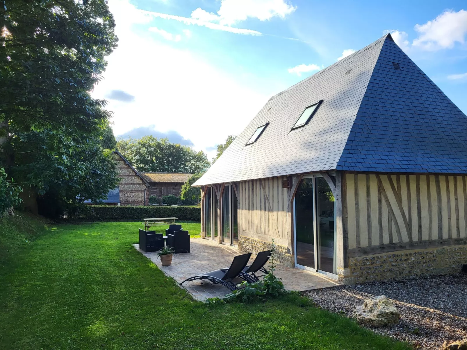 Neues normannisches Ferienhaus mit Charme die Kastanienbäume-Buiten
