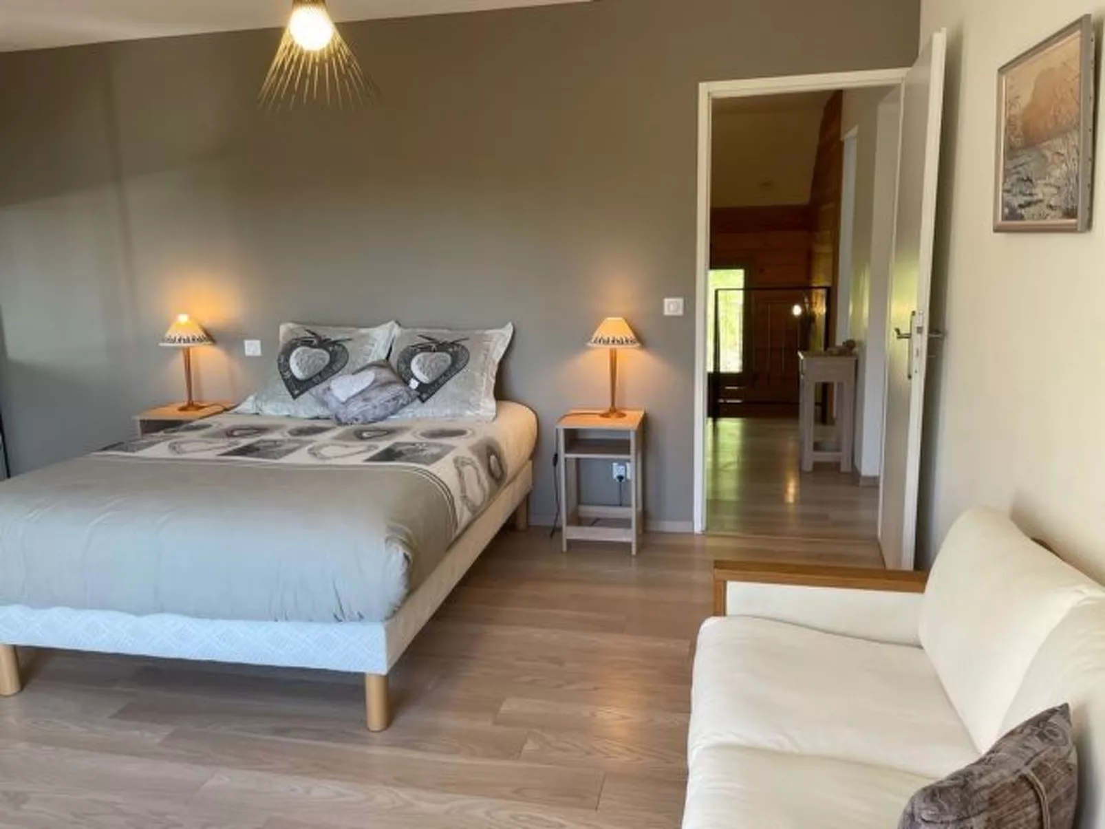 In Aiguebelette-Le-Lac mit Garten, Terrasse und Grill-Image-tags.info