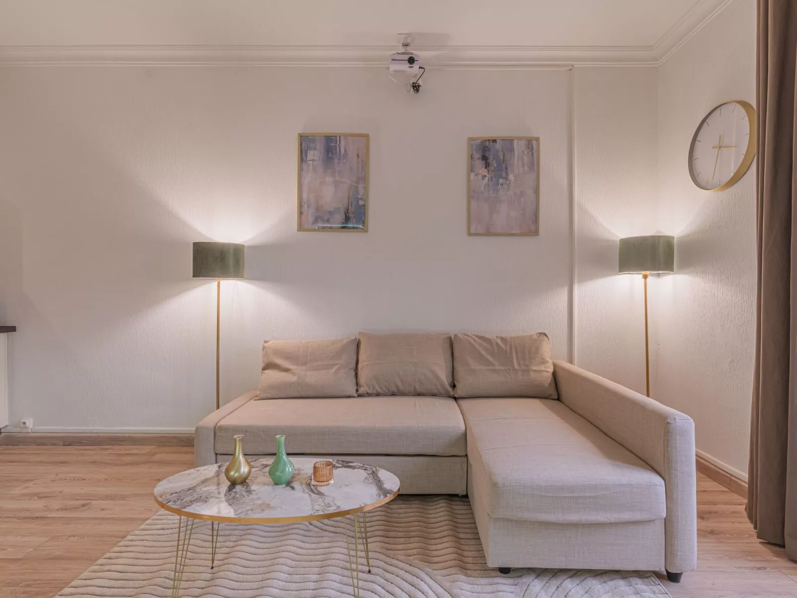 Ferienwohnung "Luxury Cinéphile"-Binnen