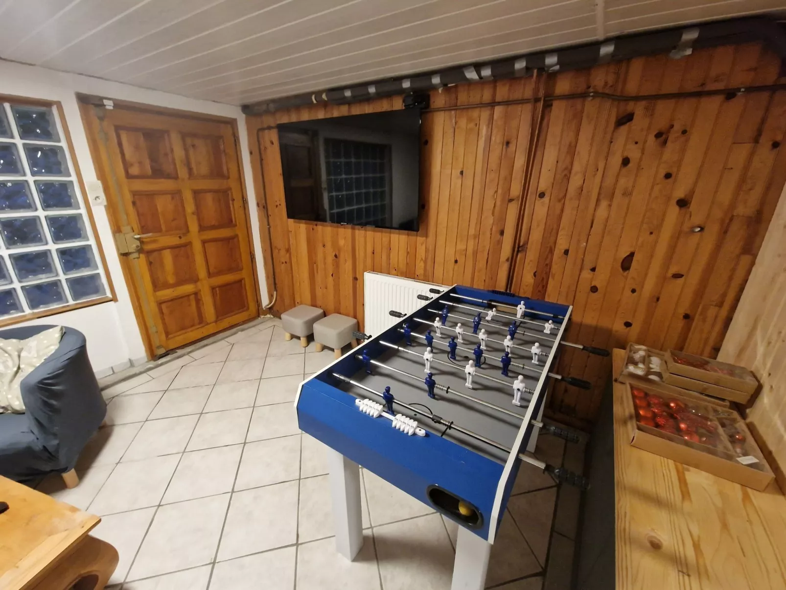 Le Chalet Sous Les Sapins, mit Swimmingpool, Sauna-Binnen