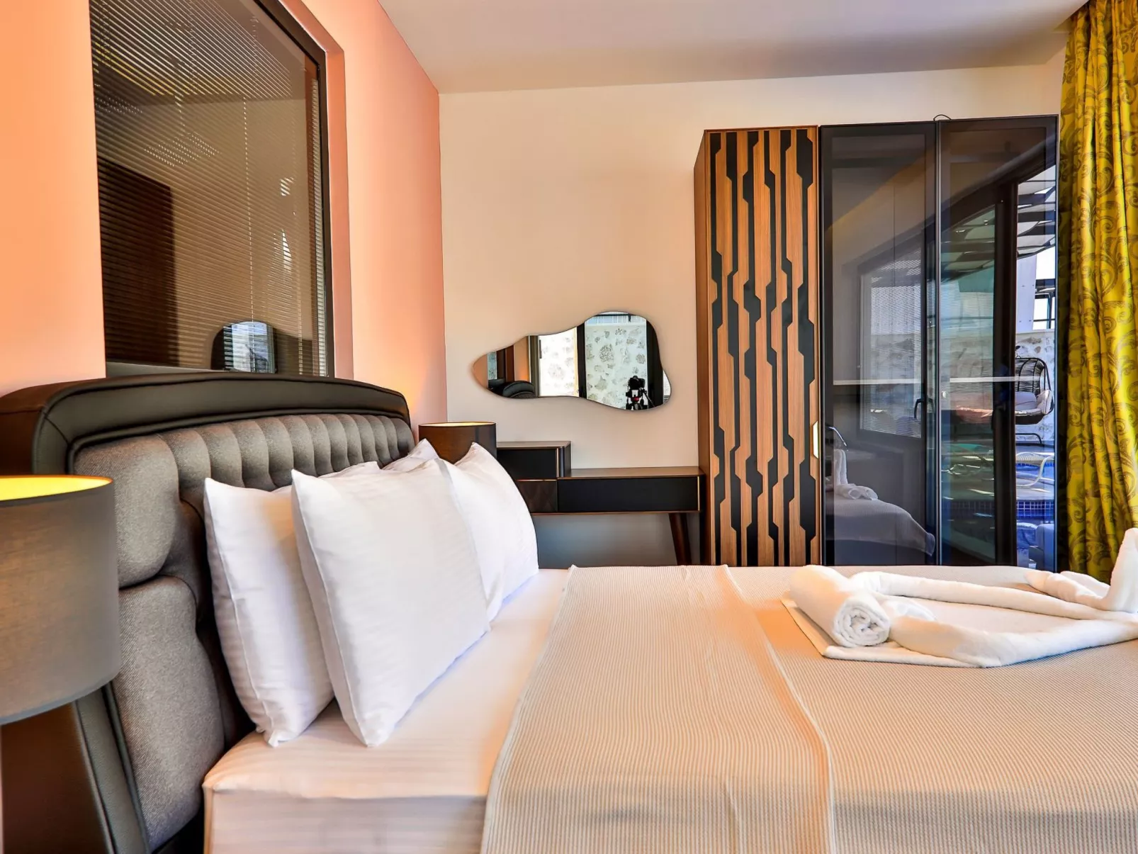 Mediterranean 1-Binnen