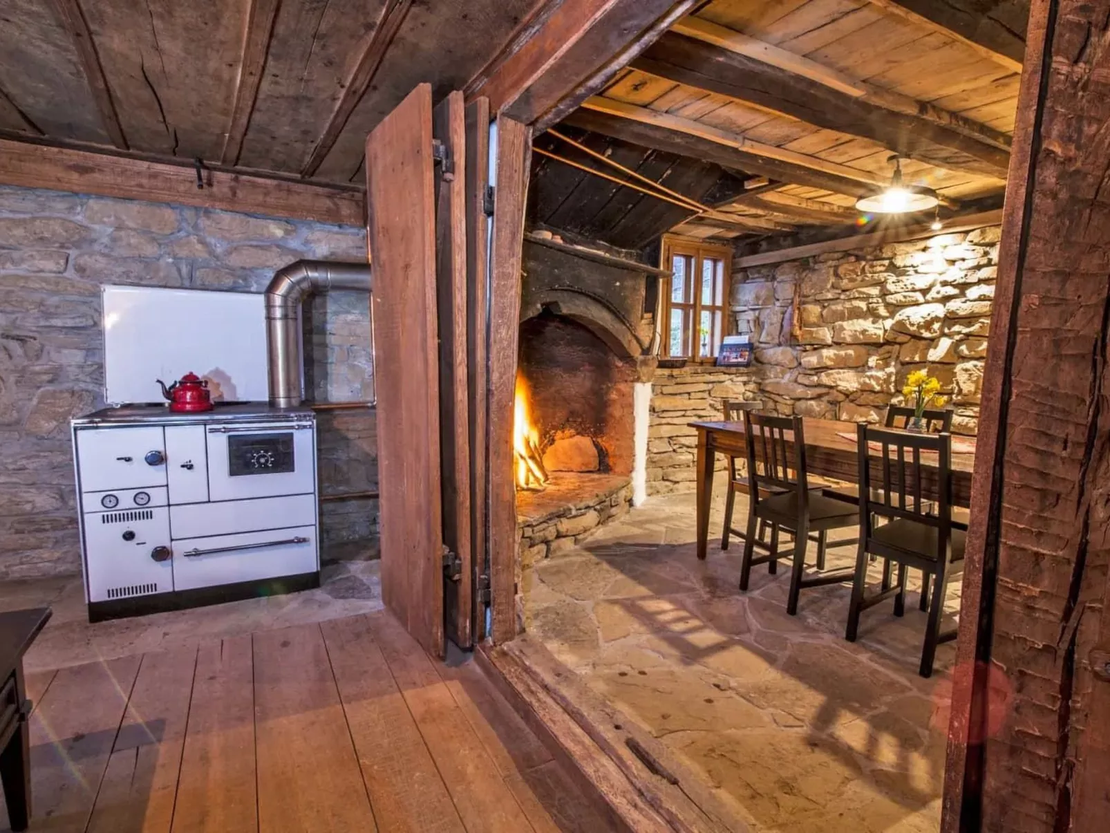 Authentisches Haus mit Bergblick - Karashka-Binnen