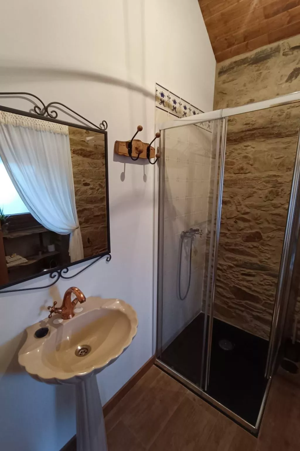 Eine Zuflucht in den Bergen-Binnen