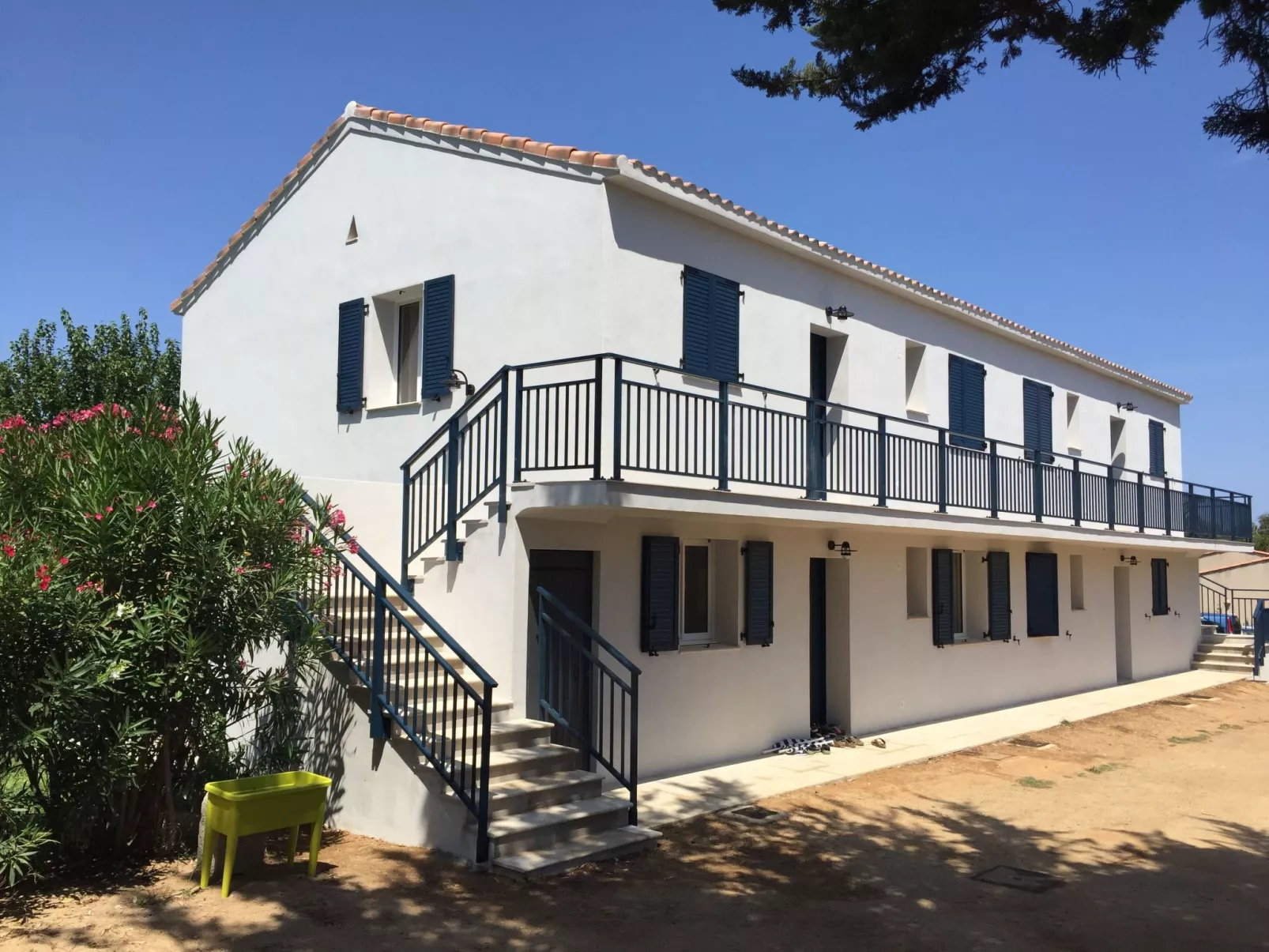 Pinu - Les Muriers-Buiten