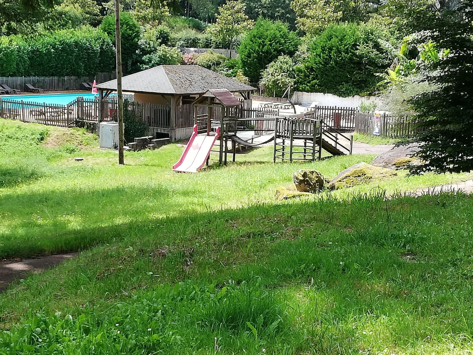 Chalet B10 Yemanisi in der Dordogne-Buiten