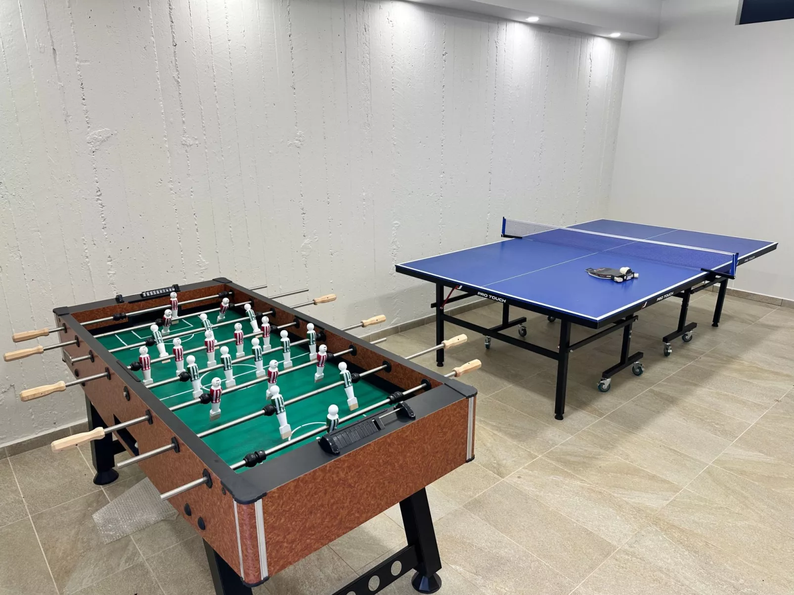 Villa am Strand mit Pool, Kinderbereich und BBQ-Binnen