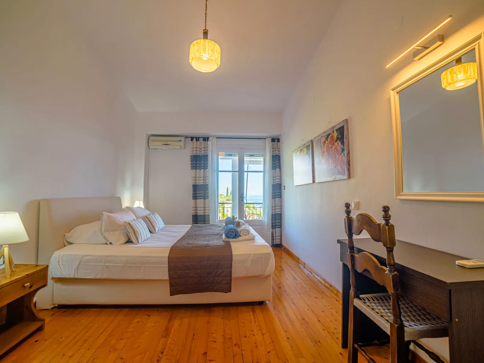 "Zeus" mit Infinity Pool-Binnen