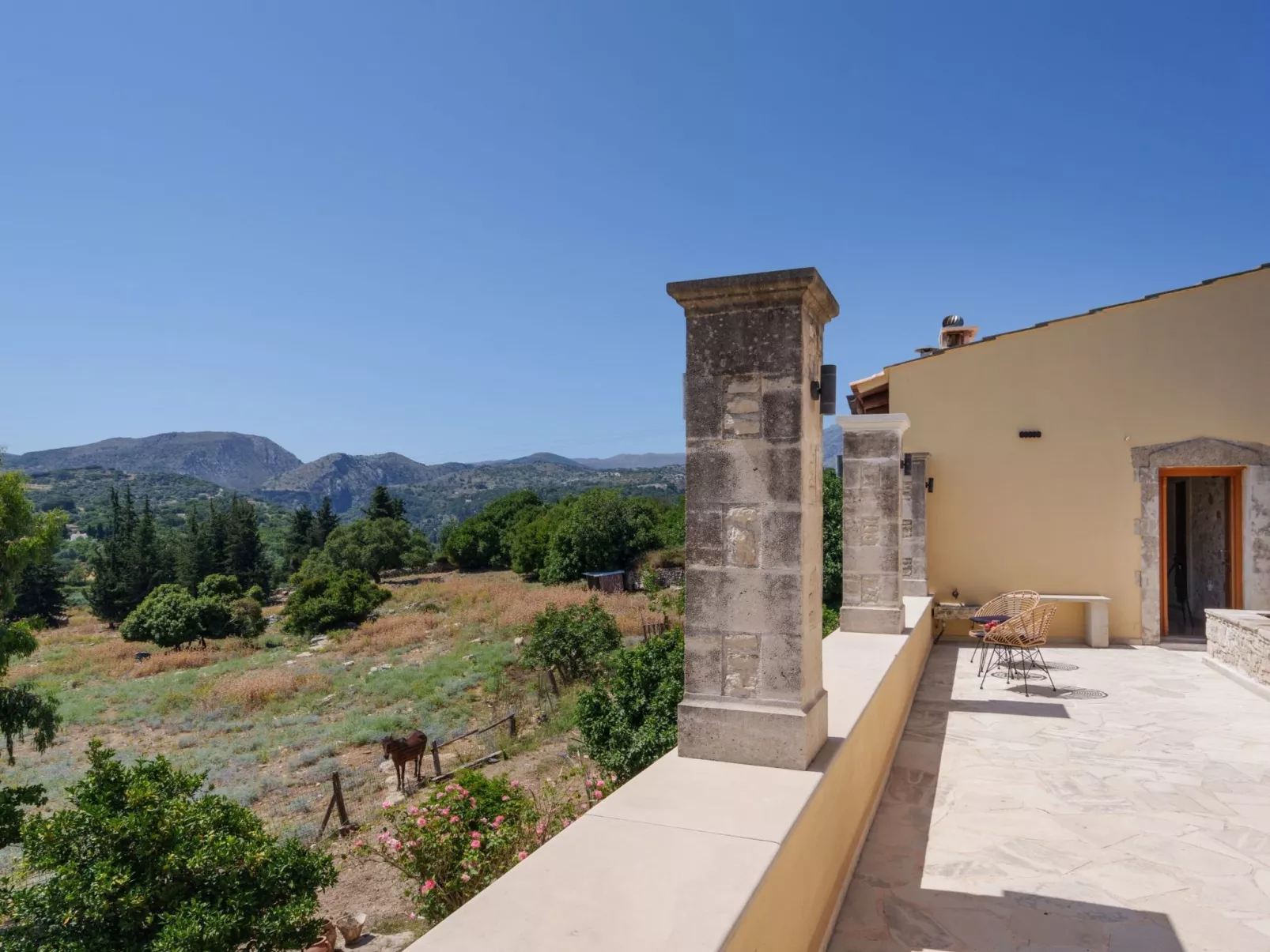 Neue Villa Myre 3, Privater Pool und 3 Wohnungen-Buiten