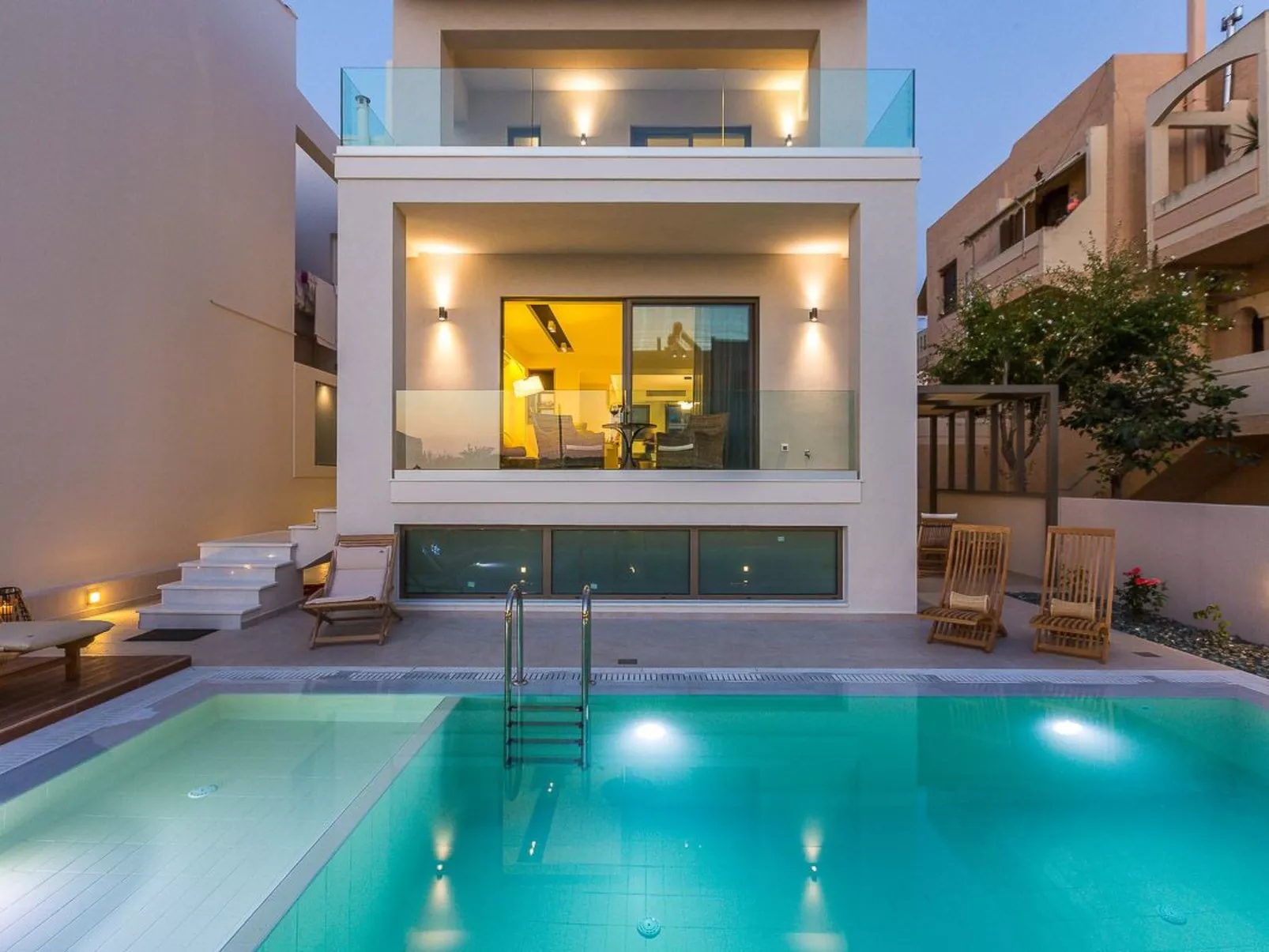 Villa Amelia I Kostenloser 8-Sitzer Mini-Van und Pool-Buiten