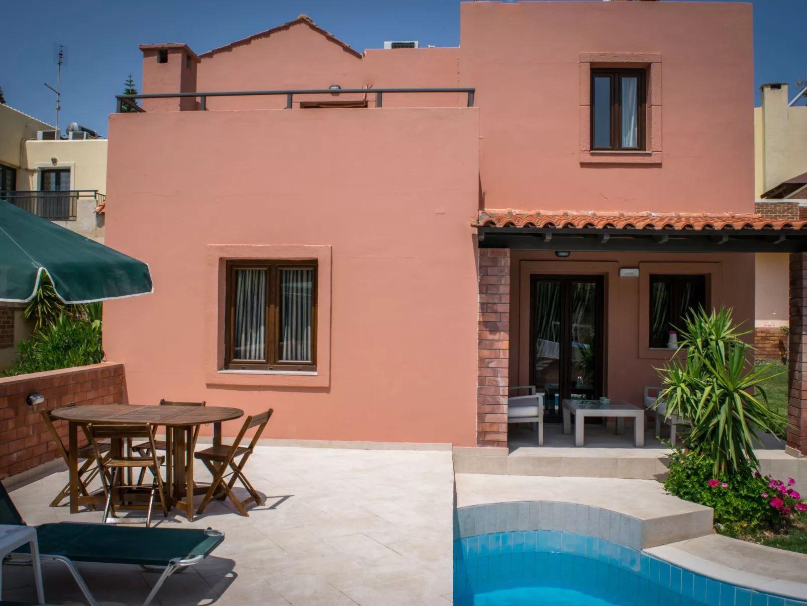 Niriides Villas_ Irida_ 2-Schlafzimmer privater Pool-Buiten