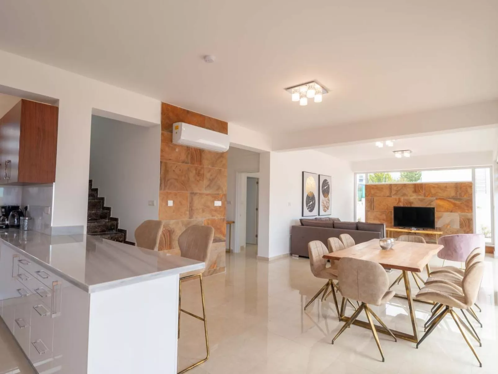 Coral Elite Residence mit Pool und Whirlpool-Binnen