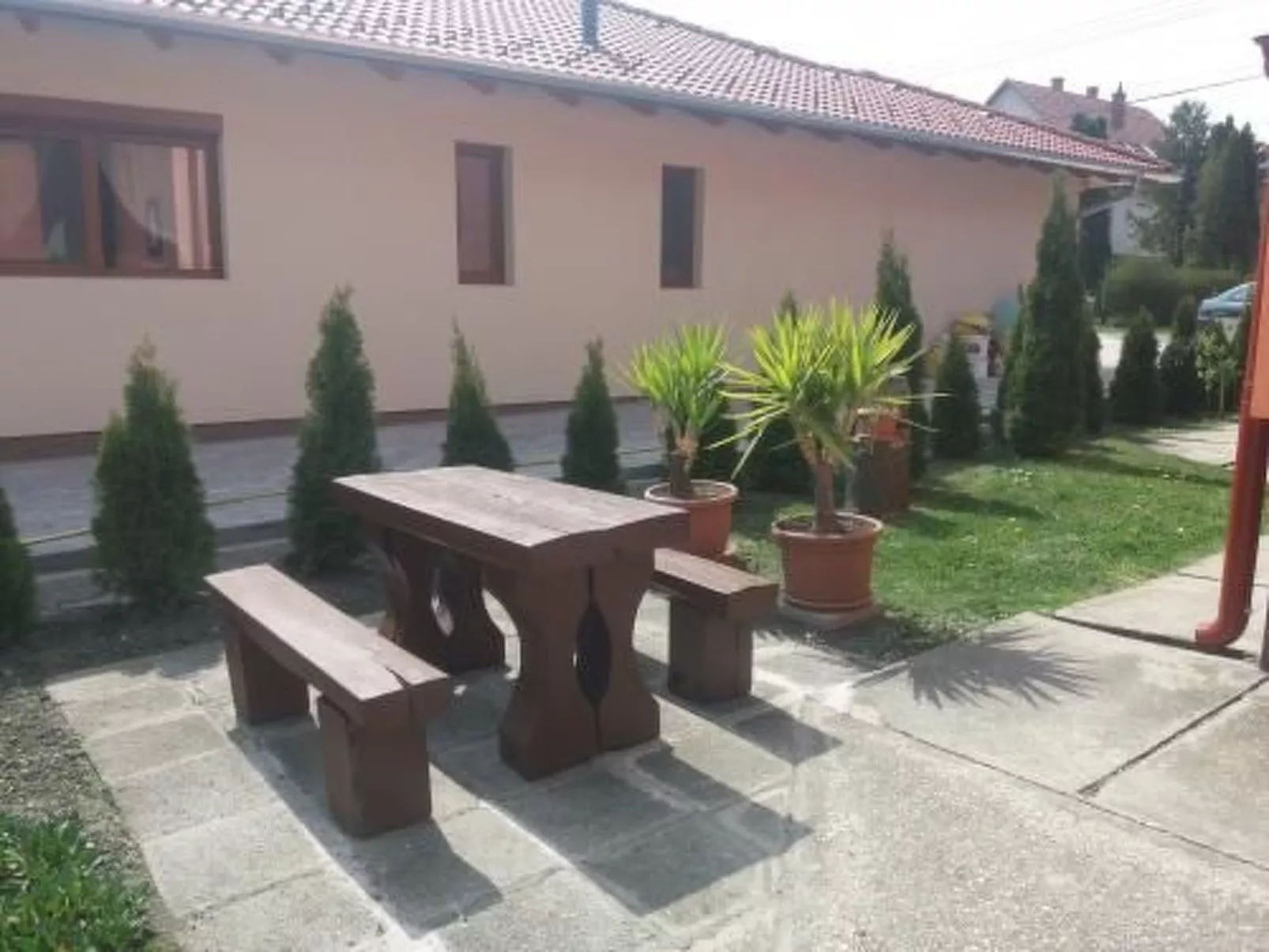 Mit Terrasse, Garten und Grill-Buiten