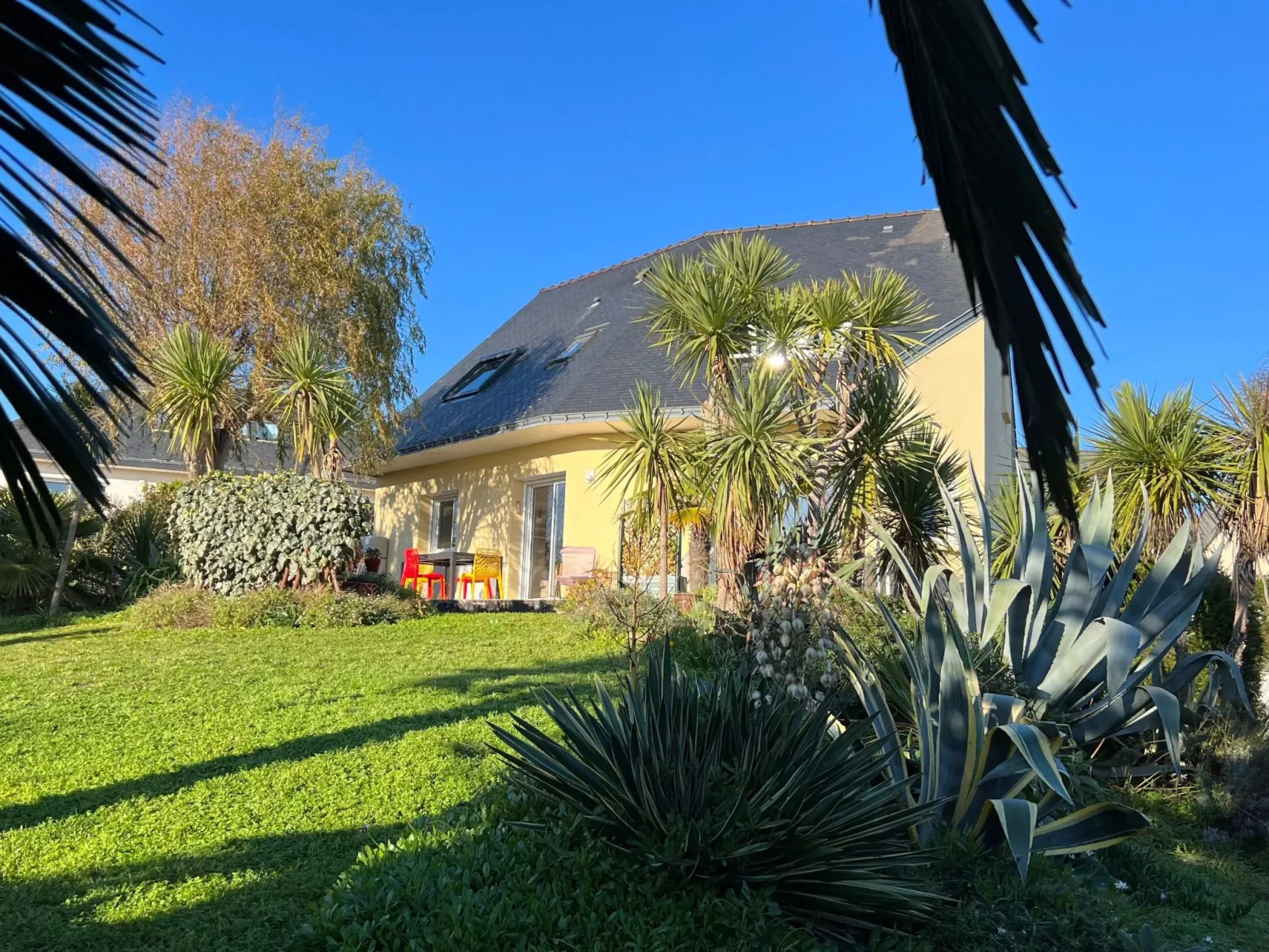 Prächtige Villa mit exotischem Garten, Strand 200m entfernt-Buiten