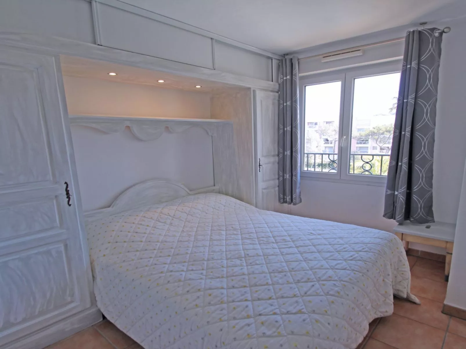 Wohnung mit Klimaanlage und Wifi-Binnen