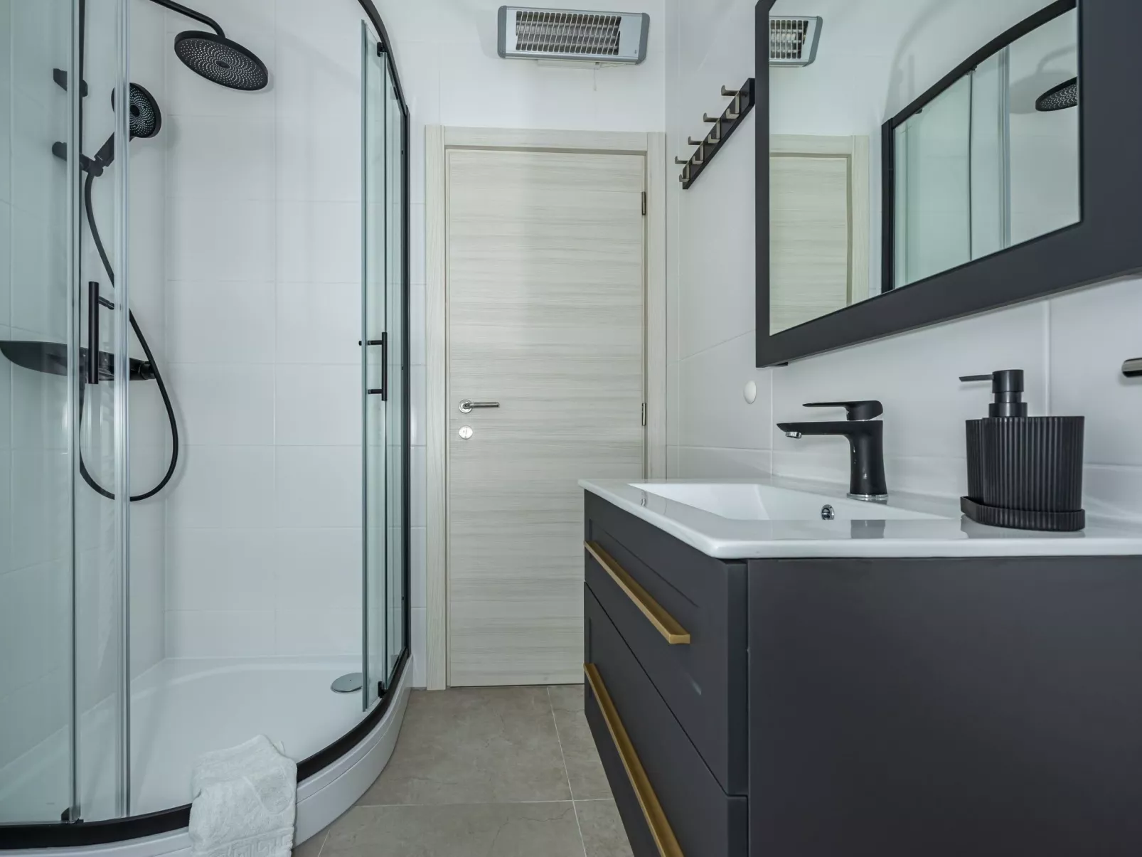 Familienappartement Balkon und Loggia mit Meerblick-Binnen