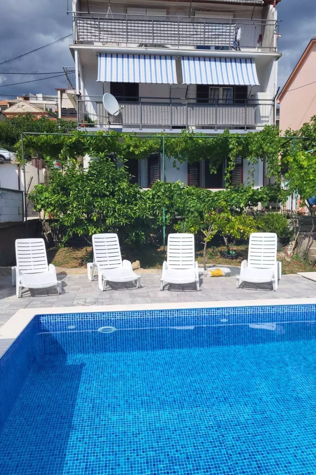 Schöne Wohnung mit Gemeinschaftspool,-Image-tags.info