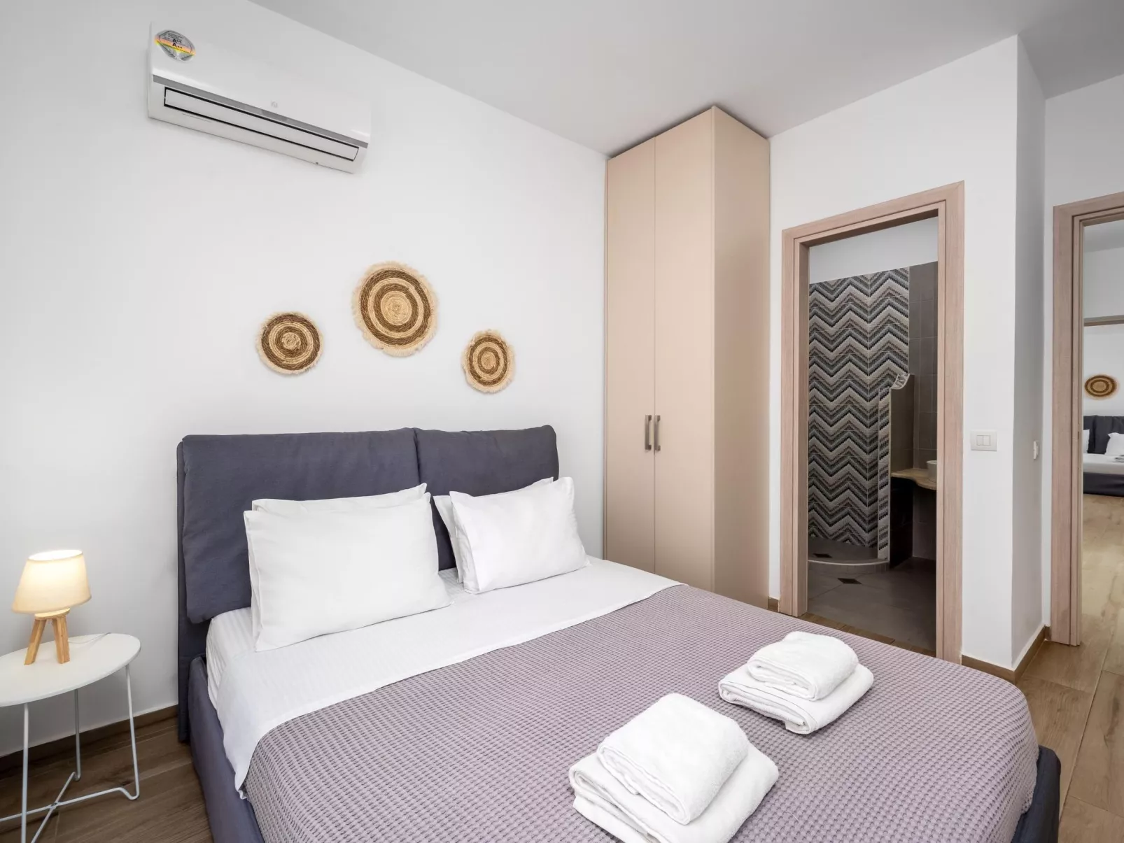 Moderne Villa mit Hügel- und Meerblick-Binnen