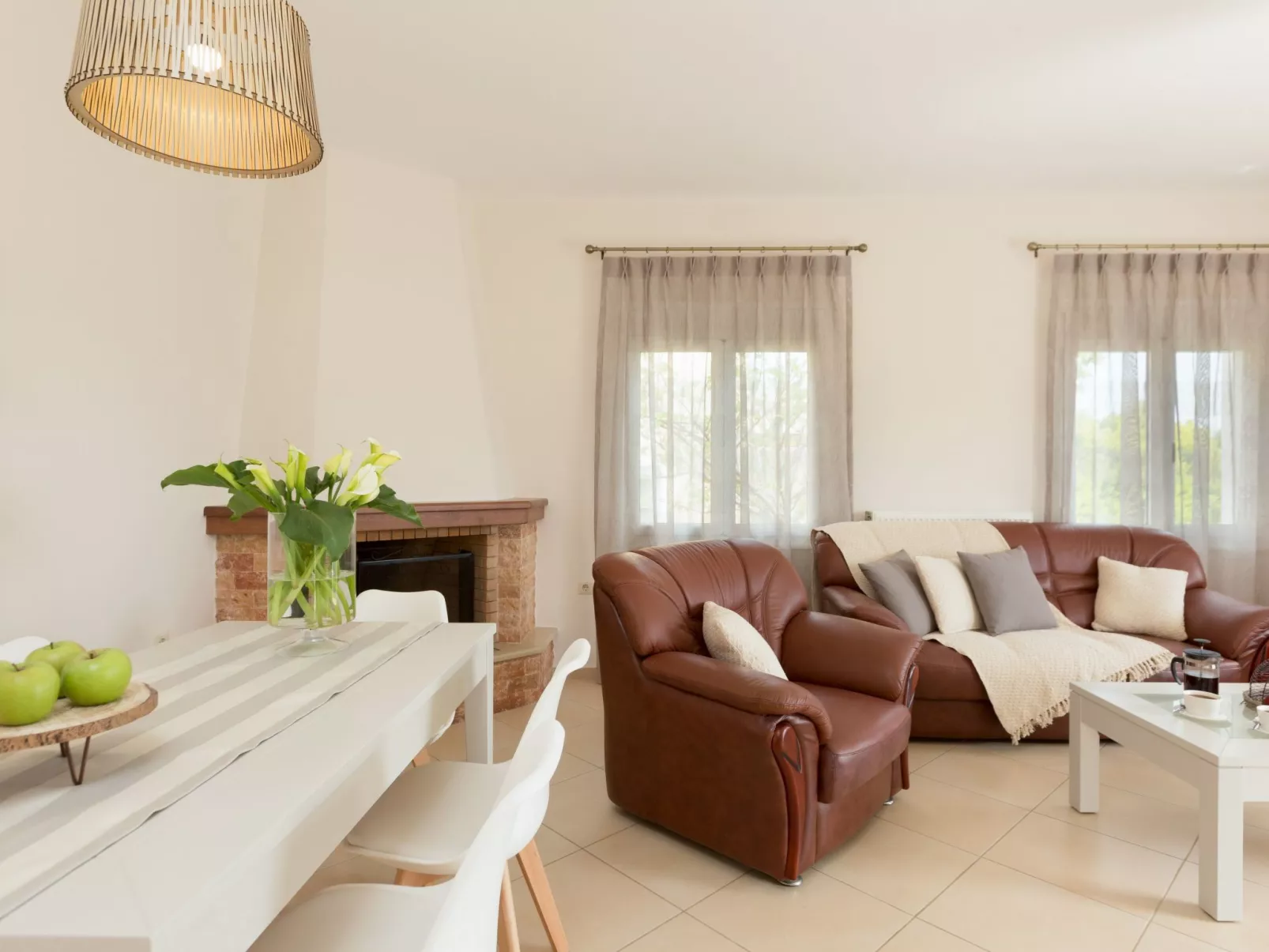 Familienvilla mit Pool, Garten, Spielplatz und BBQ-Image-tags.info