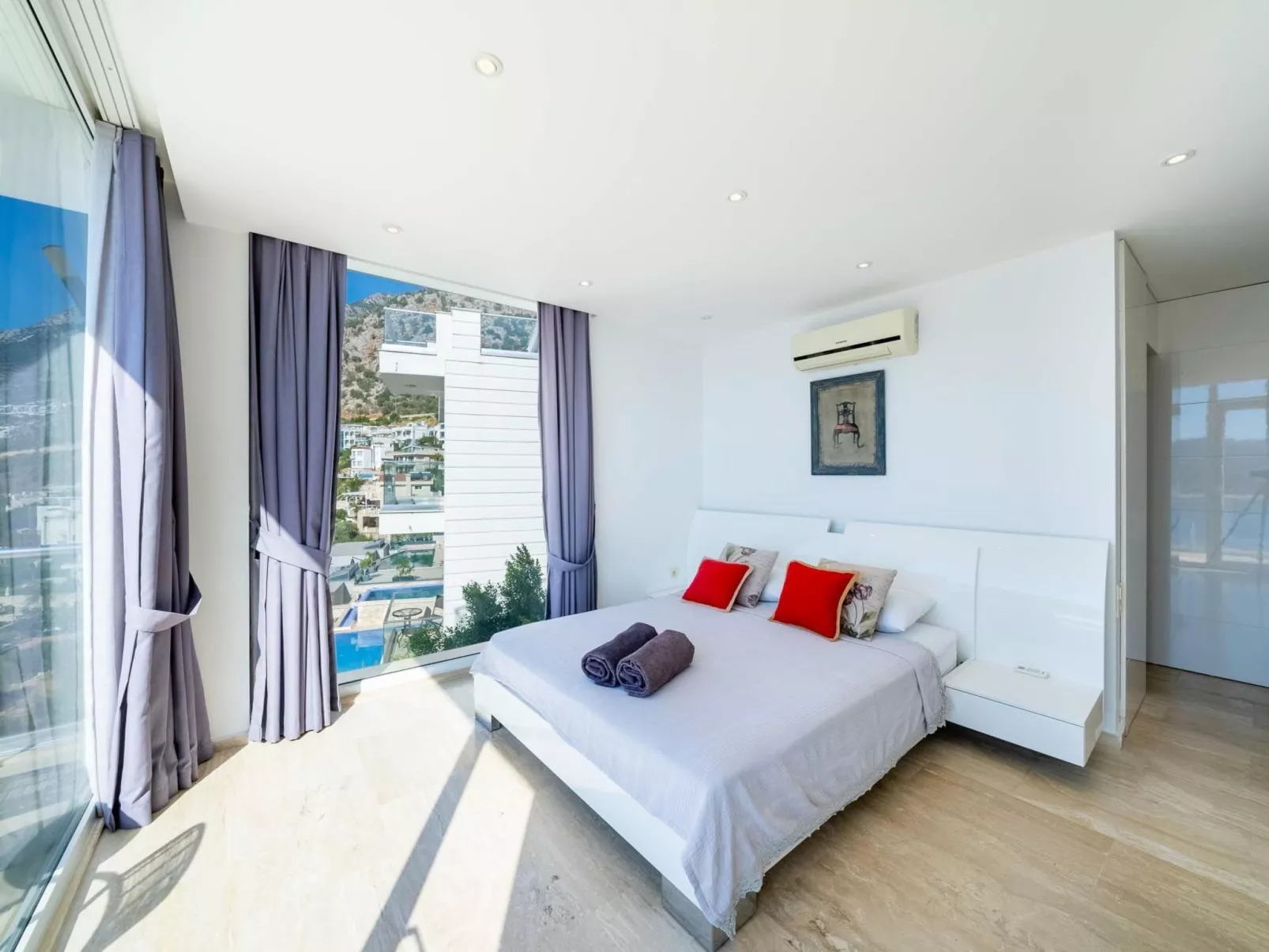 Große Villa direkt am Meer mit Infinitypool-Binnen