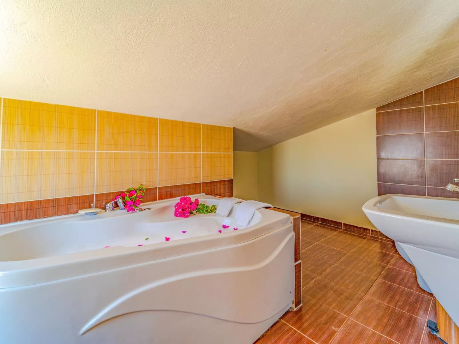 Villa aus Naturstein für 8 im Zentrum von Kalkan-Binnen