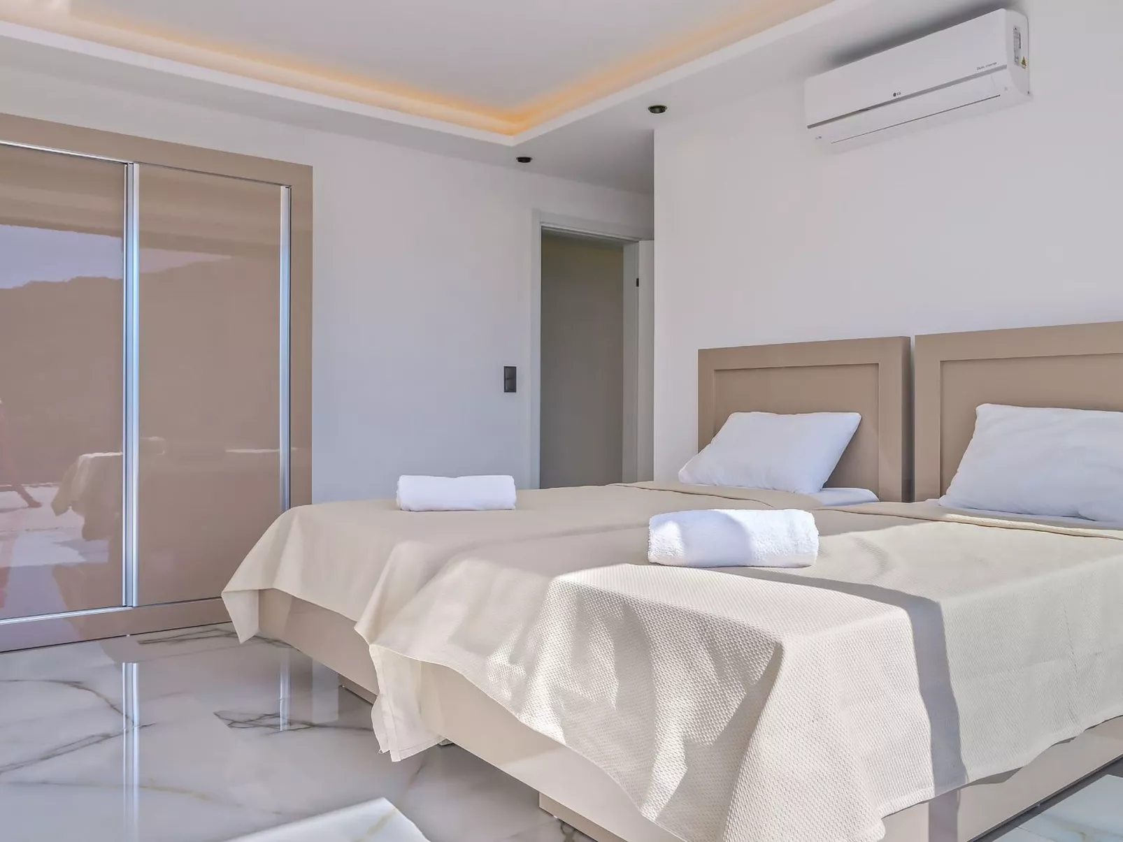 Schöne Villa mit Pool, Blick auf Meer und Tal-Binnen