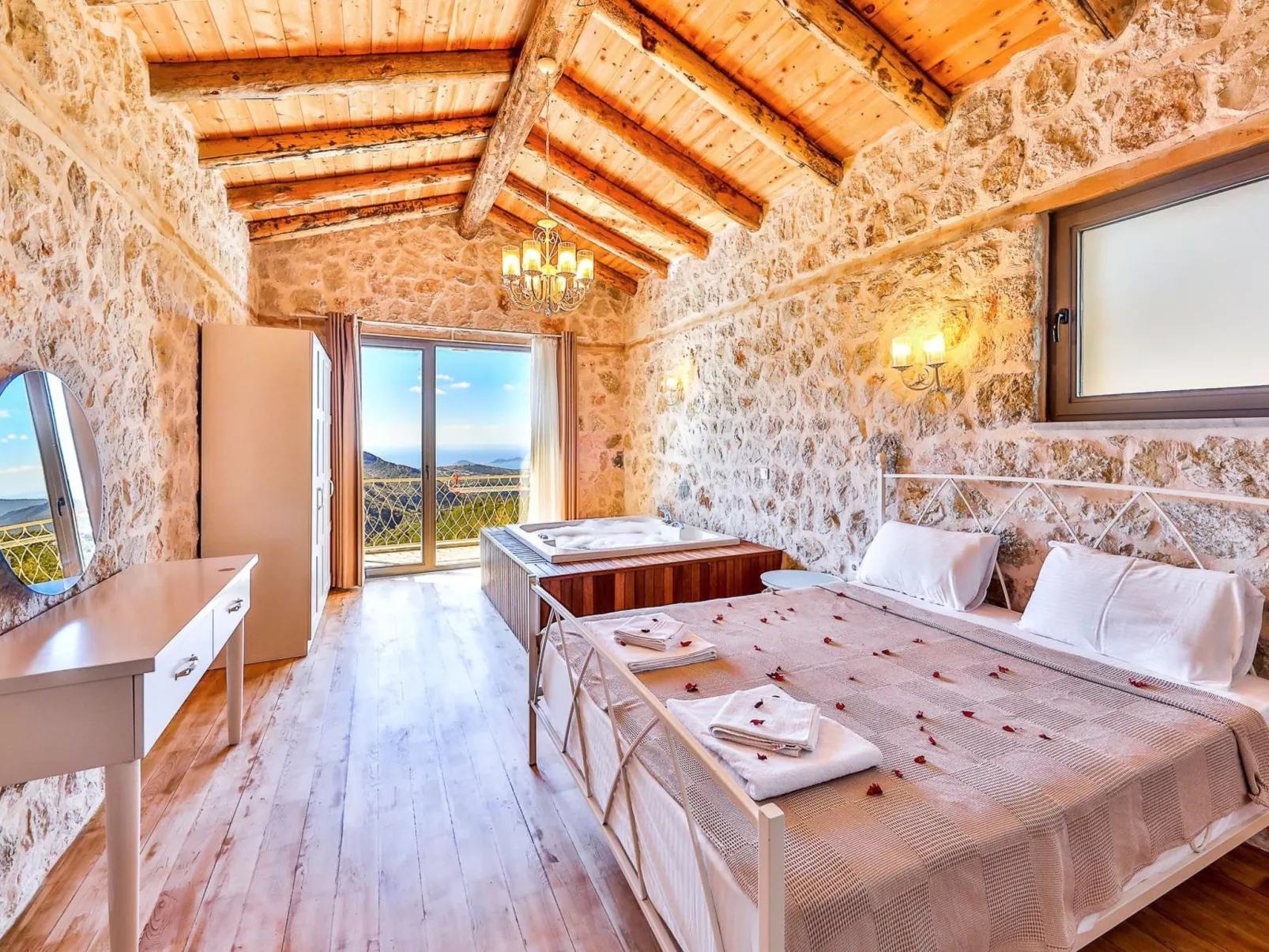 Natursteinhaus mit Pool in Kalkan Islamlar-Binnen