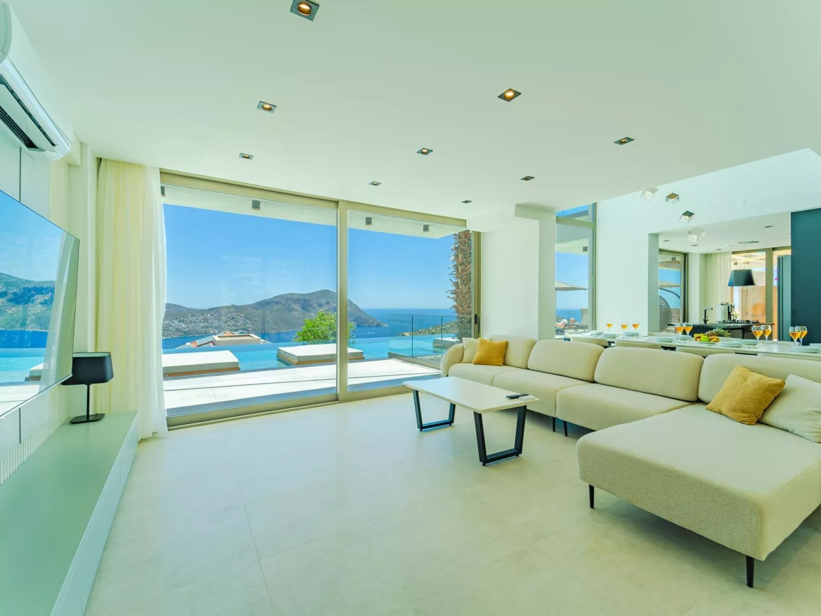 Moderne Luxusvilla für bis zu 12 Personen-Image-tags.info