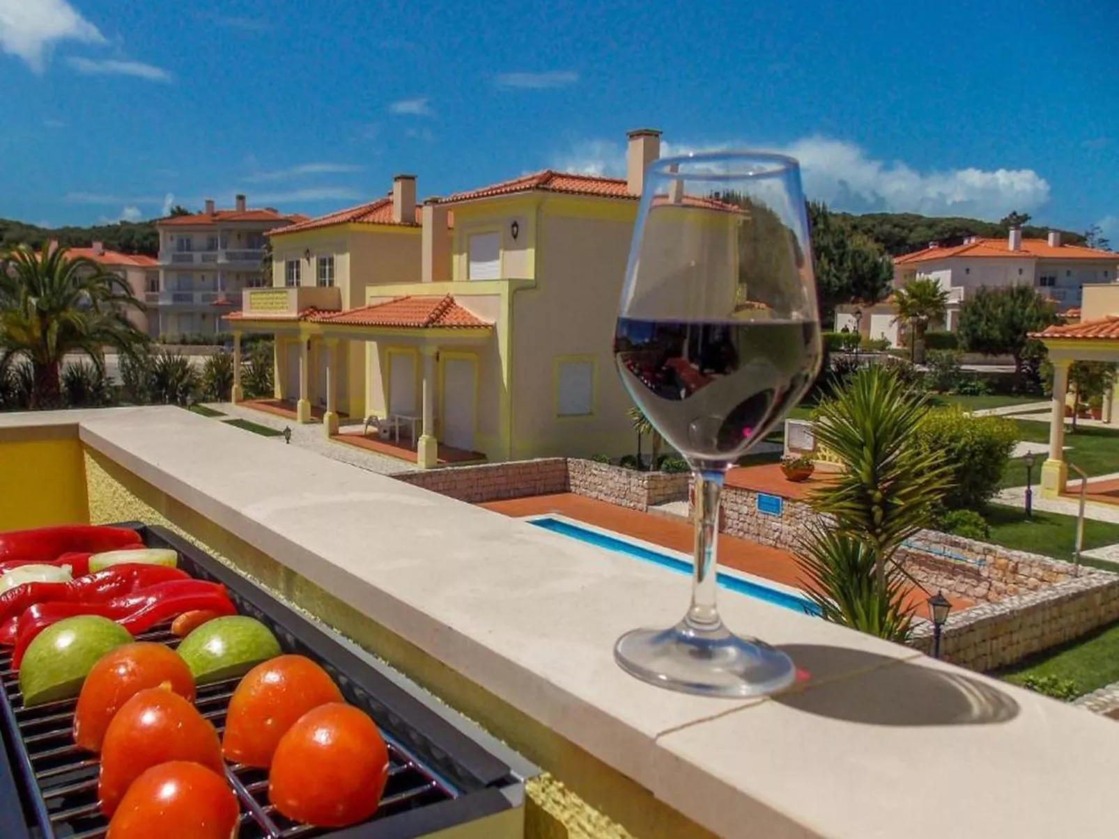 Golf, Pinienwald mit Pool-Buiten