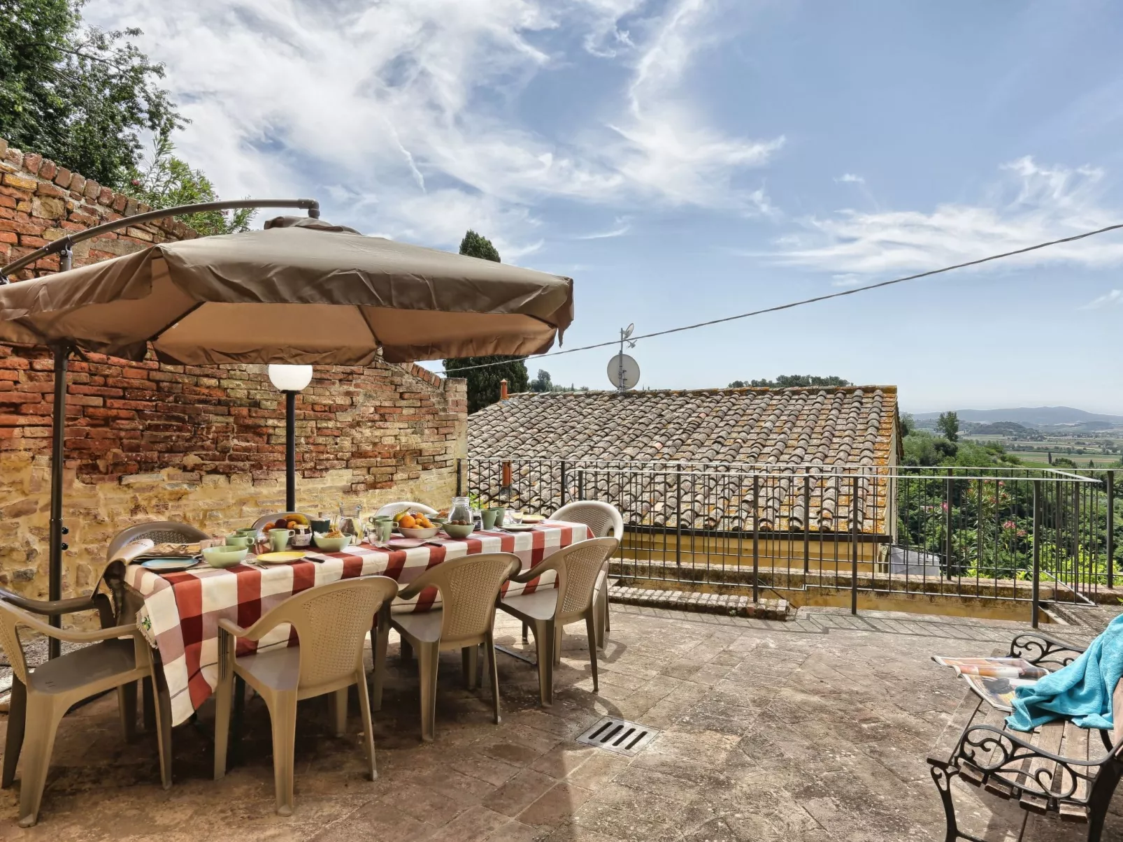 Villa 'La Canonica' mit Gemeinschaftspool-Buiten