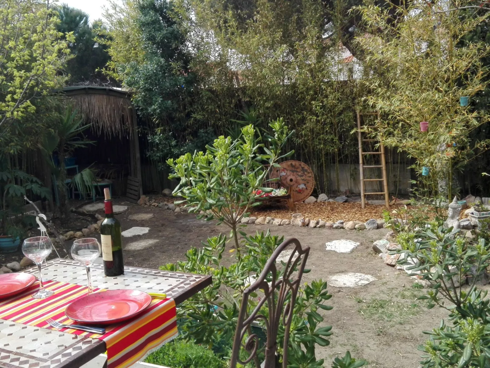 In Méditerranée mit Grill, Garten und Terrasse-Buiten