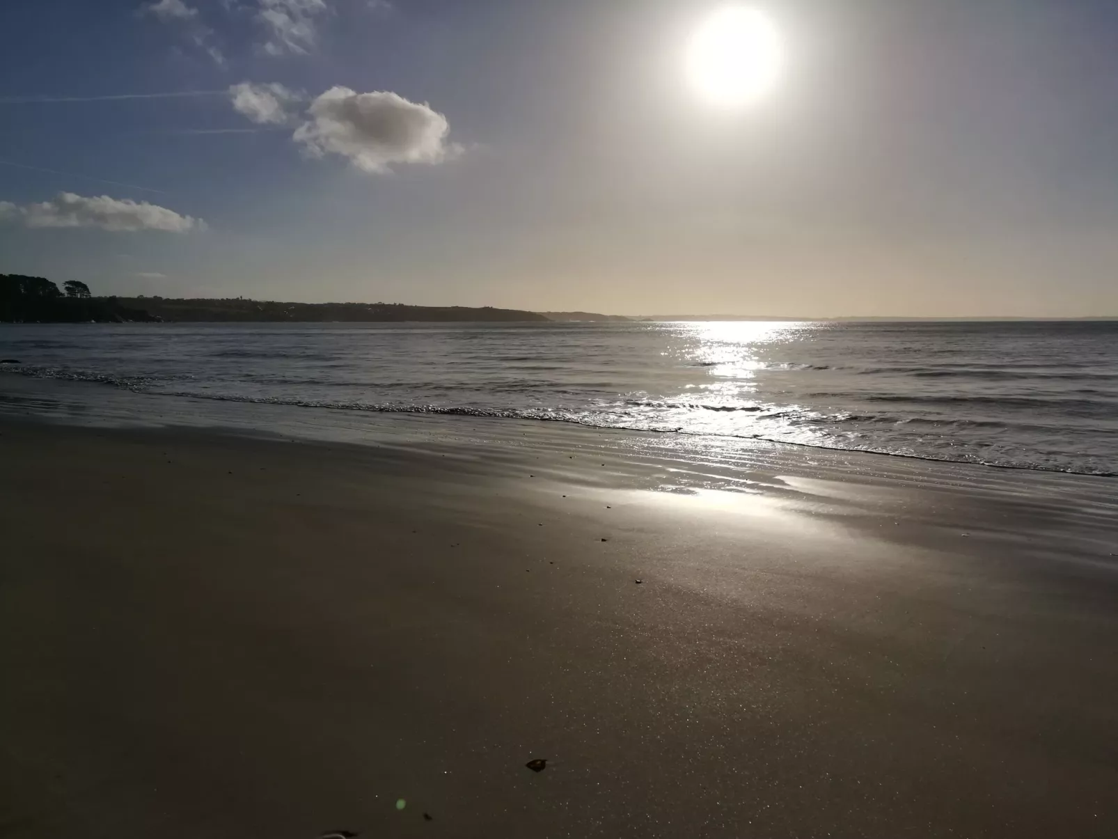 Charmantes Haus mit privatem Jacuzzi in der Bretagne-Buiten