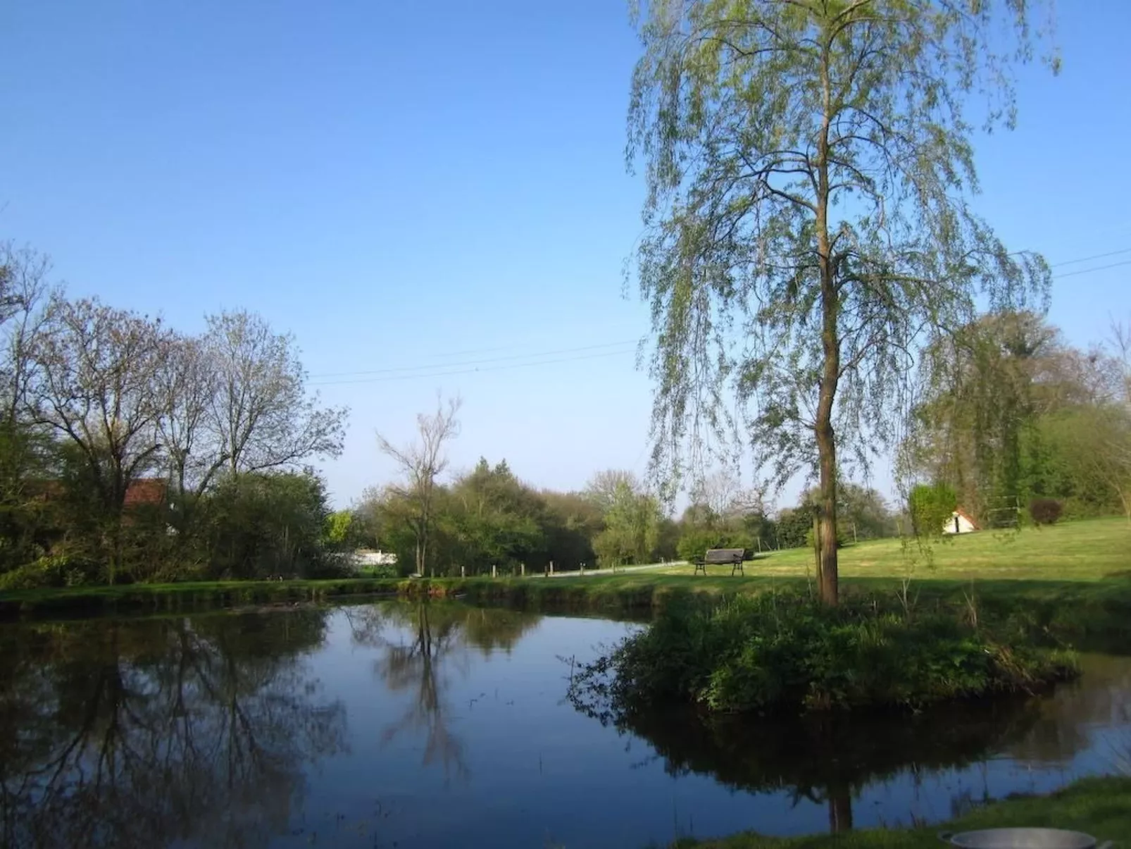 In Vesly mit Beheiztem gemeinsamem Pool-Buiten