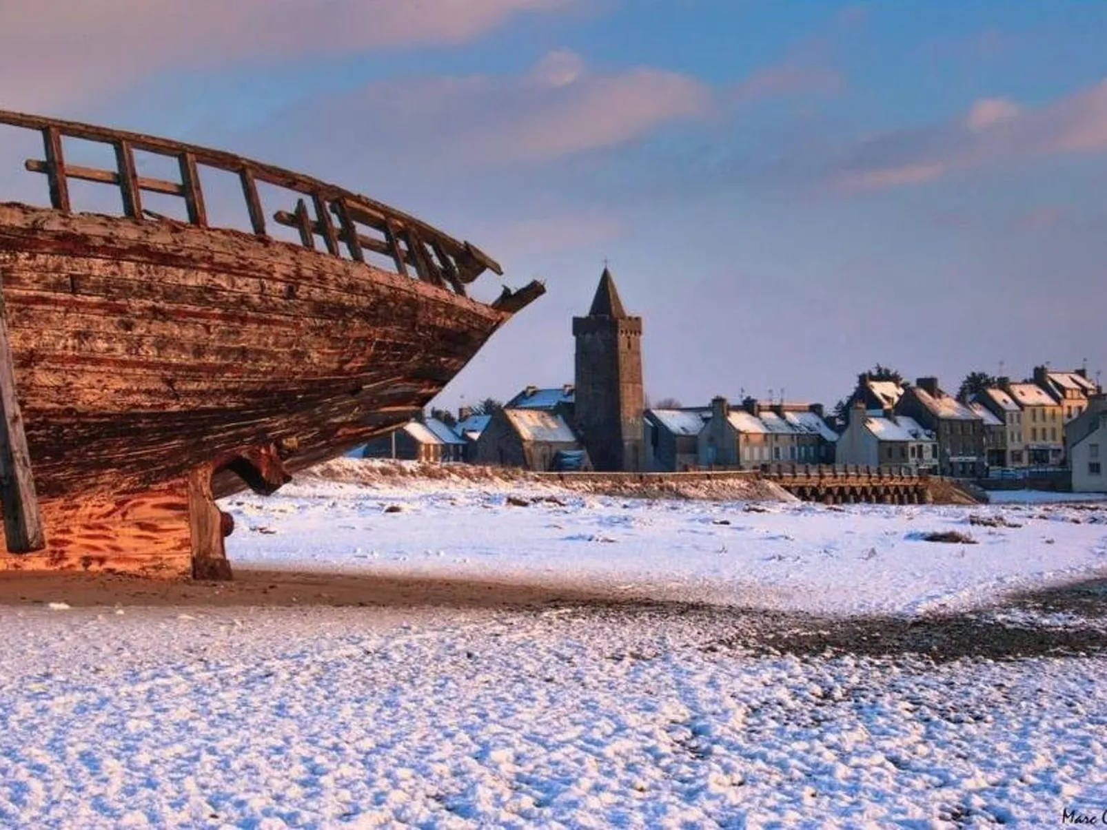 Charmantes Holzhaus in einer grünen Umgebung-Buiten