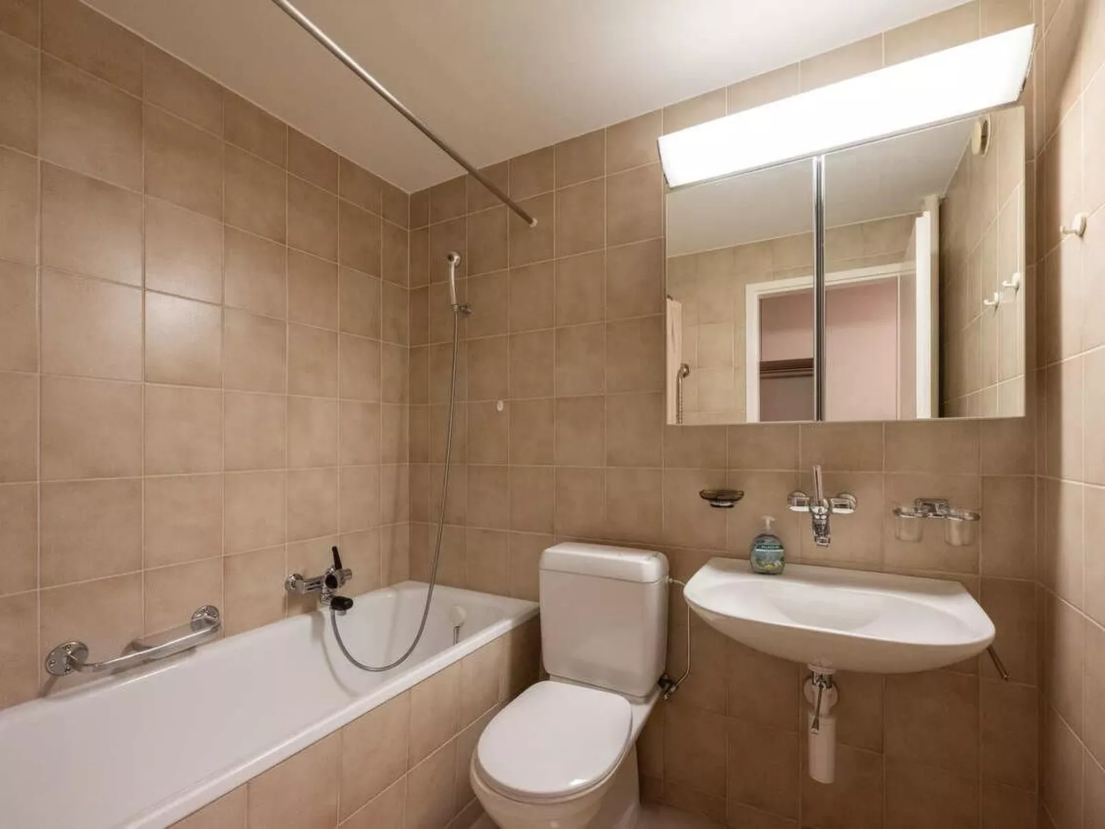 Familienfreundliche Wohnung mit 90 m² im 1. Stock-Binnen