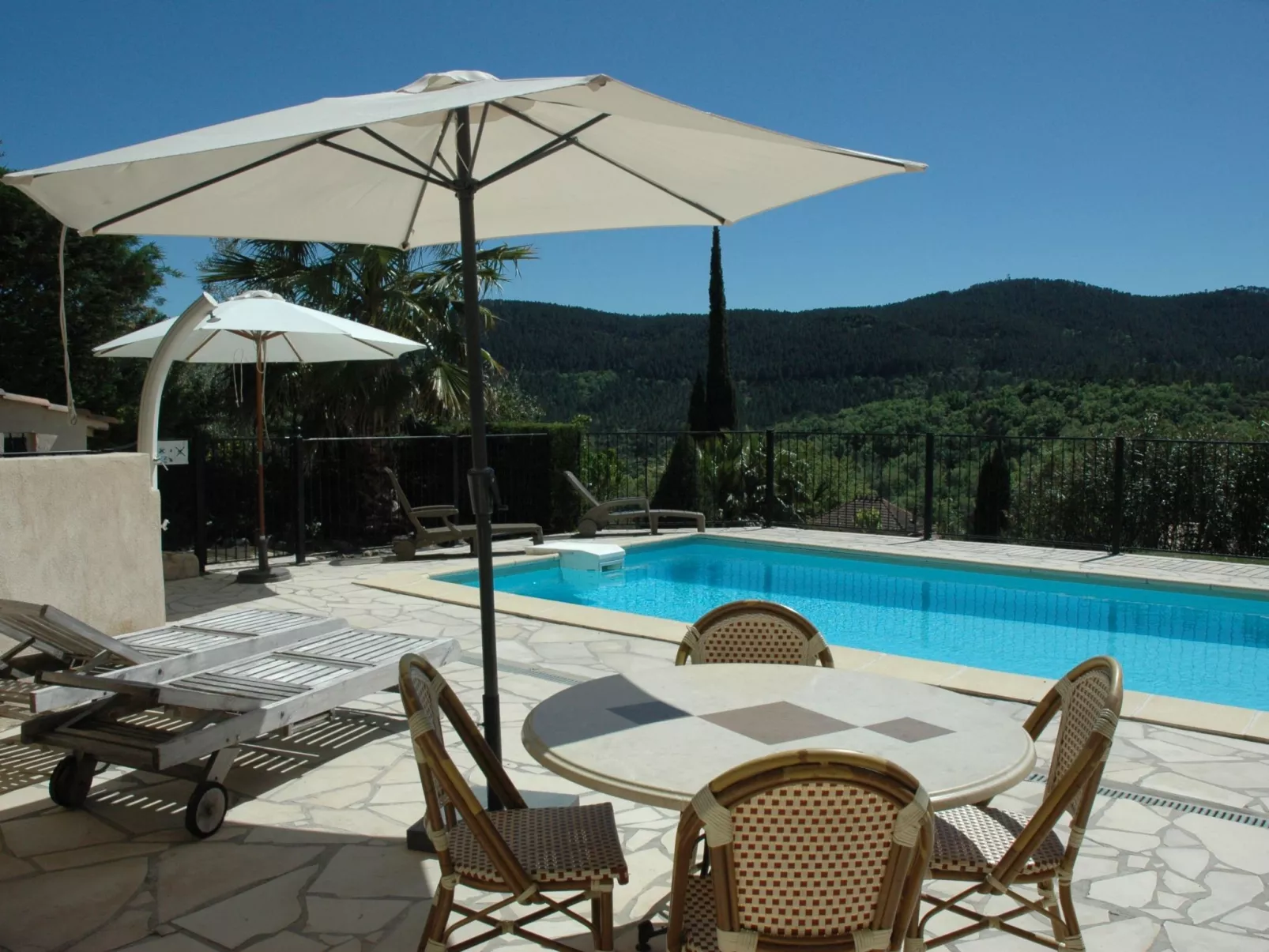 Ferienvilla "Beautiful" mit Garten, Grill und Terrasse-Buiten