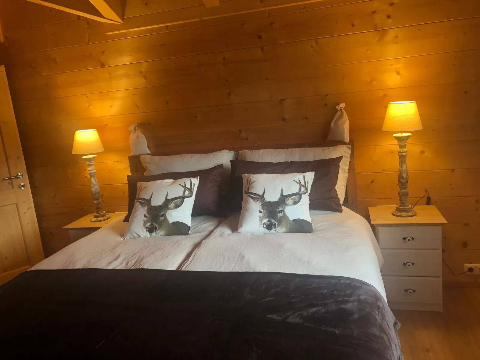 Villa mit Garten, Terrasse und Grill-Image-tags.info