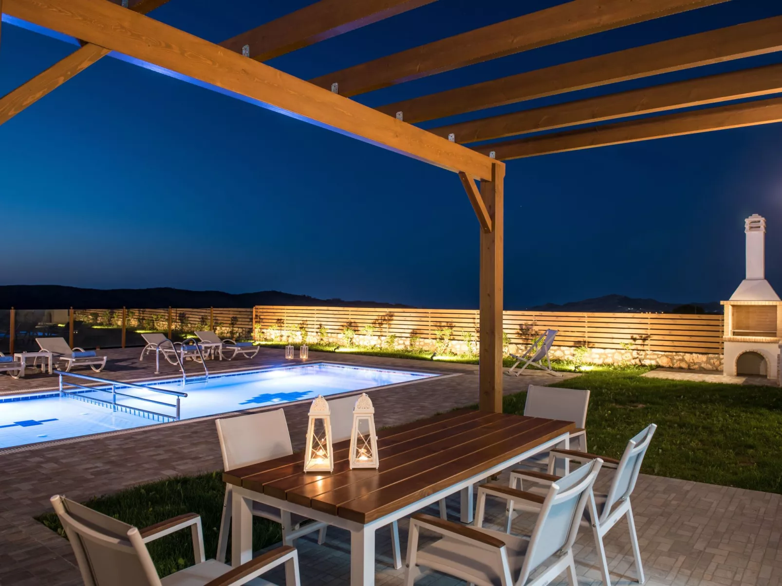 Villa mit Panoramablick Pool und Grillplatz in Strandnähe-Image-tags.info