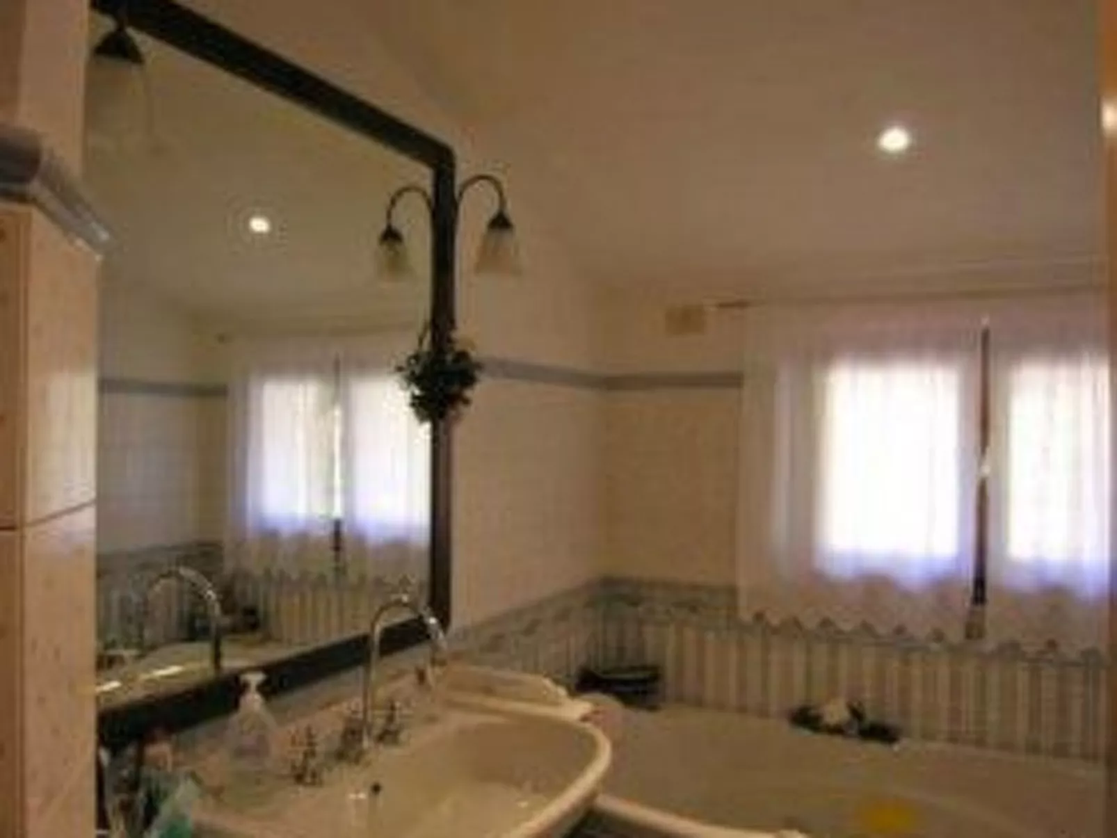 Villa mit privatem überdachbarem Pool-Binnen