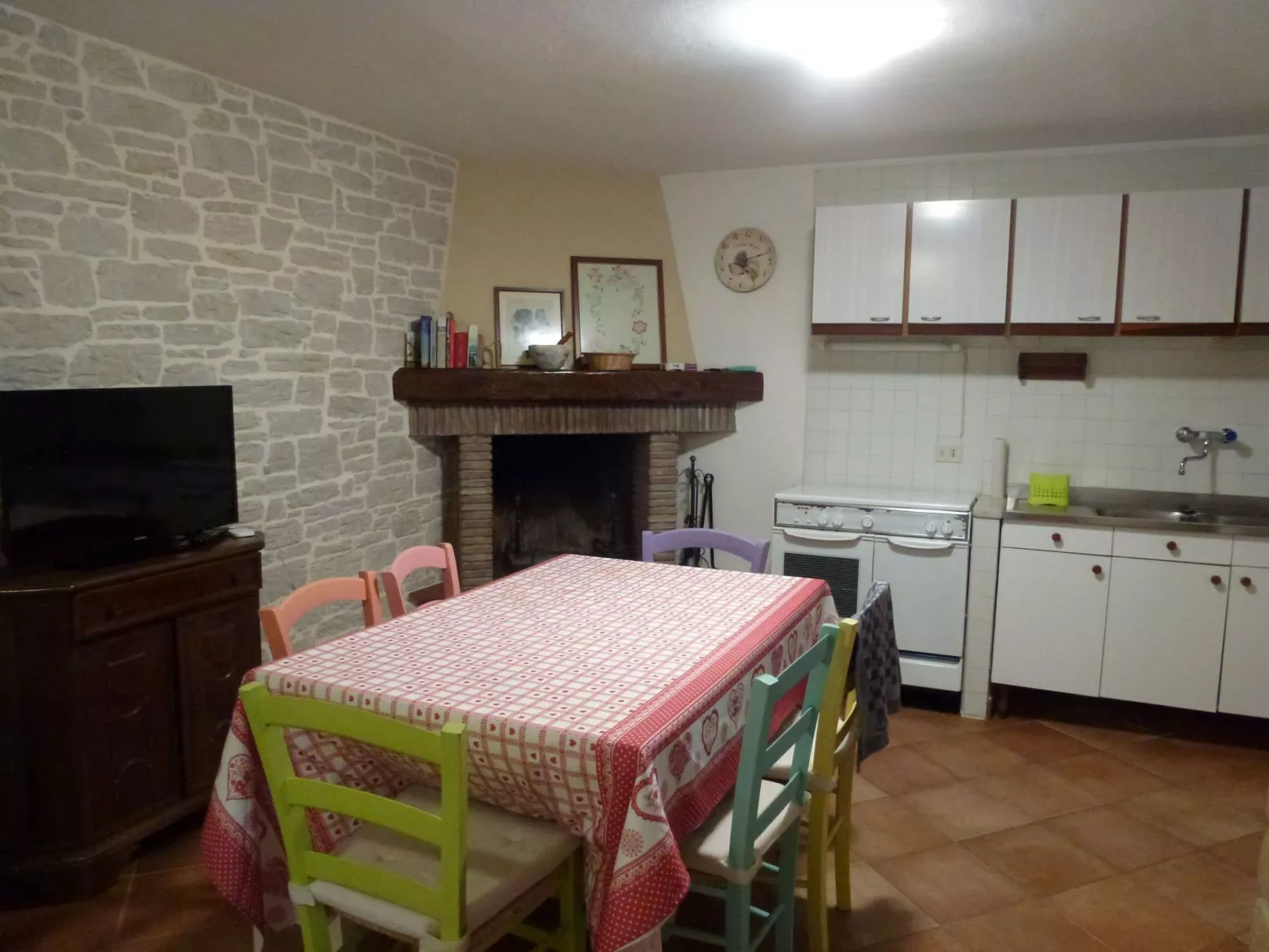 Rustico inmitten eines Olivenhainens-Binnen